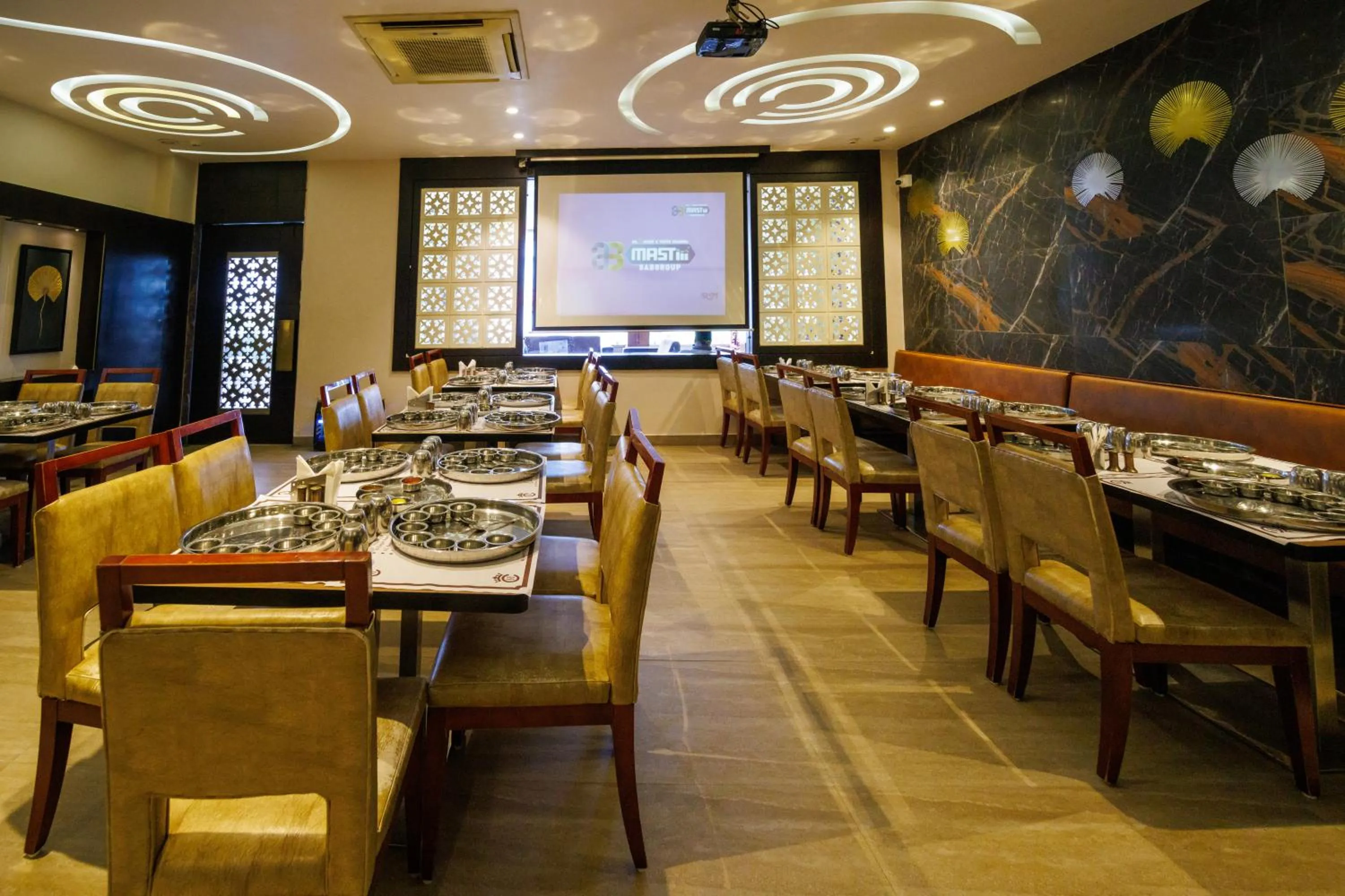 Restaurant/places to eat in Hotel Celebration