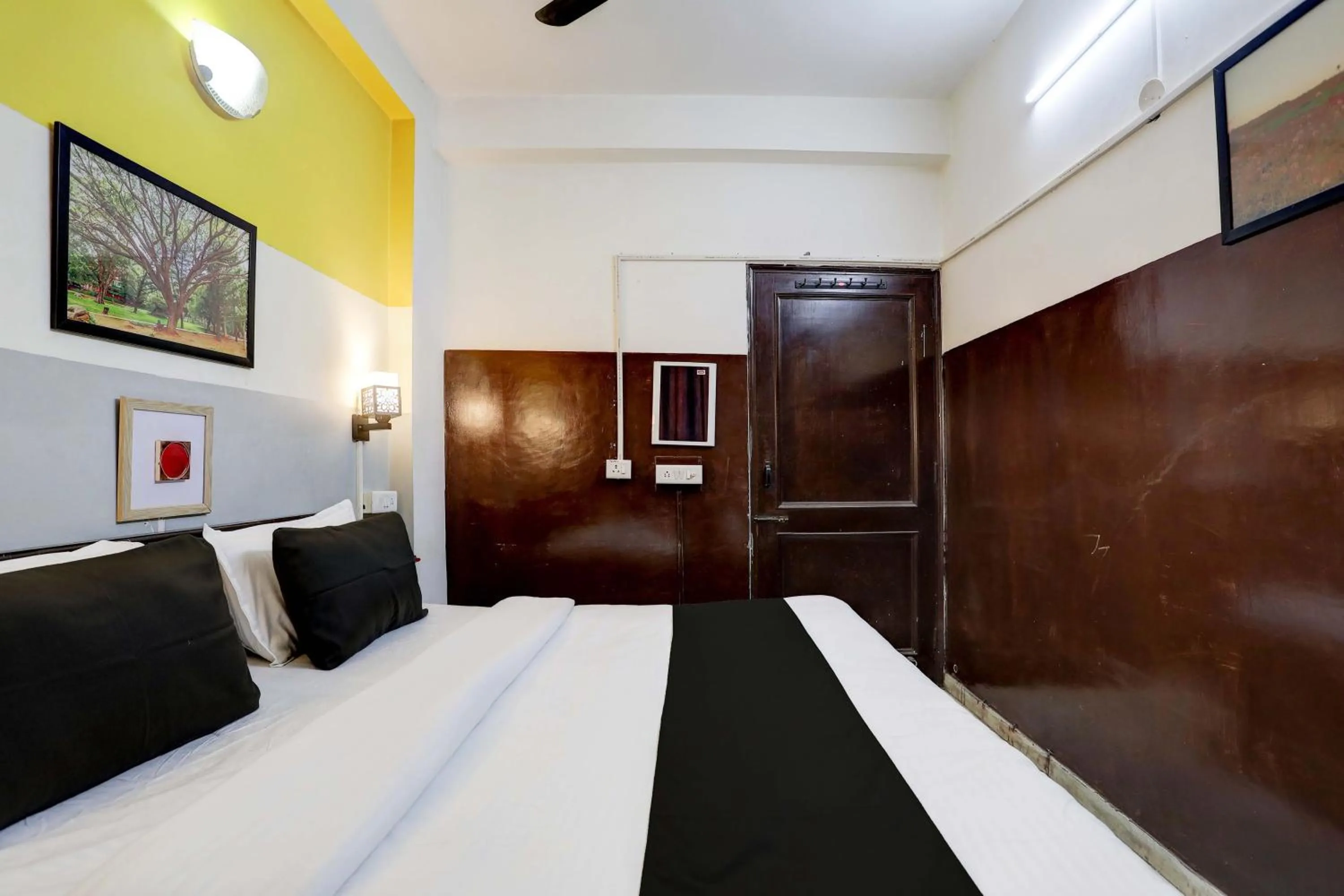 Lobby or reception, Bed in Hotel O Green Park Residency