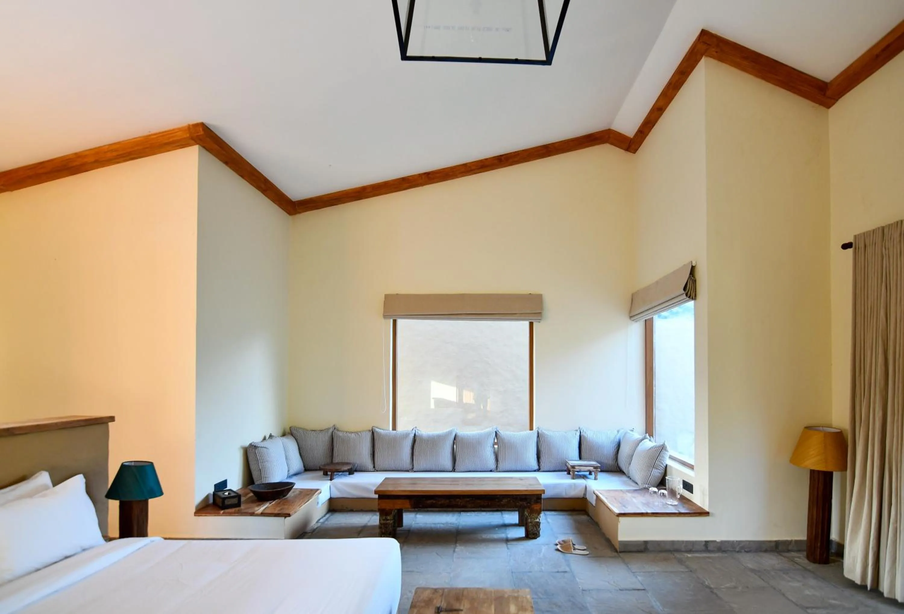 Seating area, Bed in Anopura Jaipur