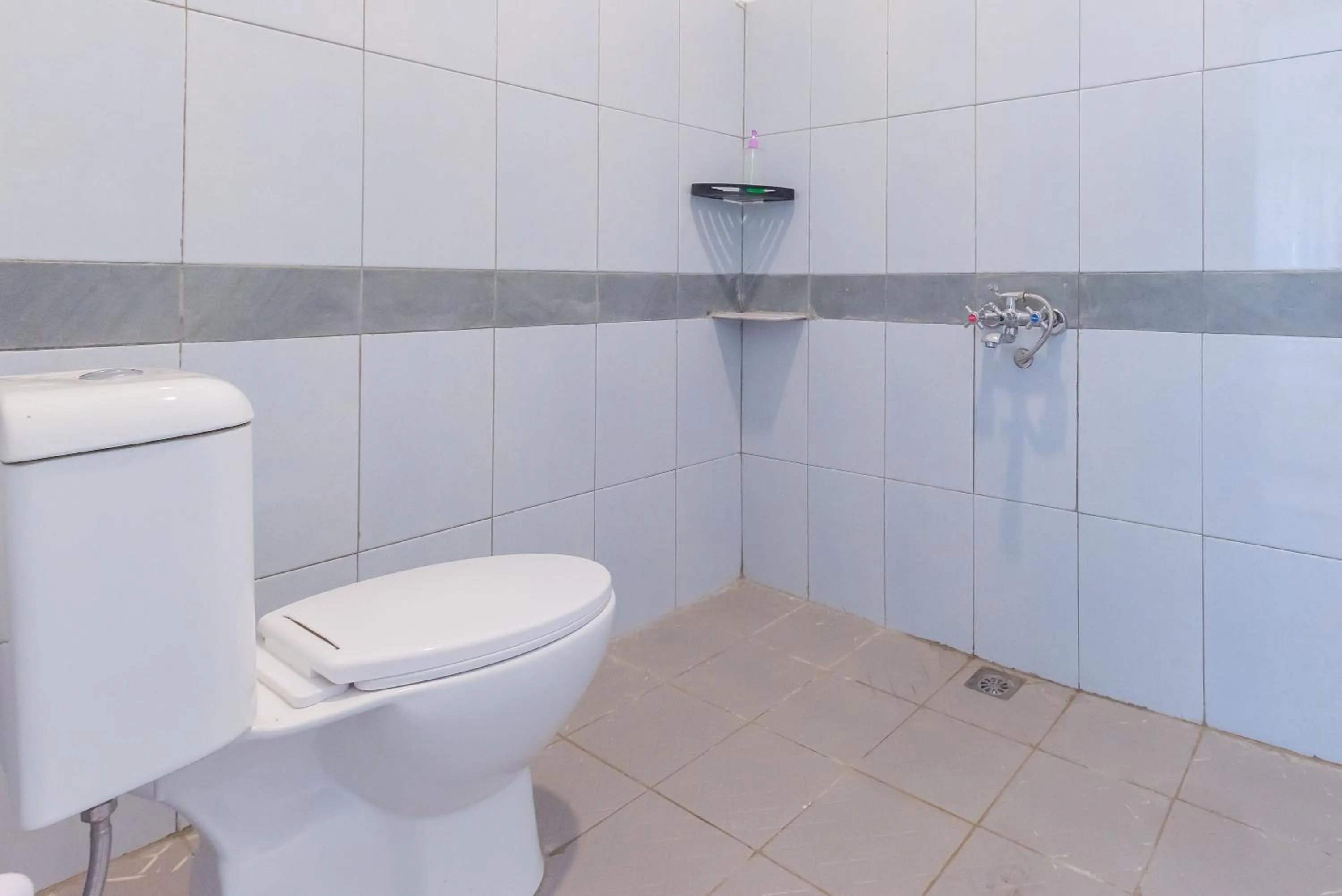 Bathroom in RedDoorz at Jalan Pangkal Perjuangan Karawang