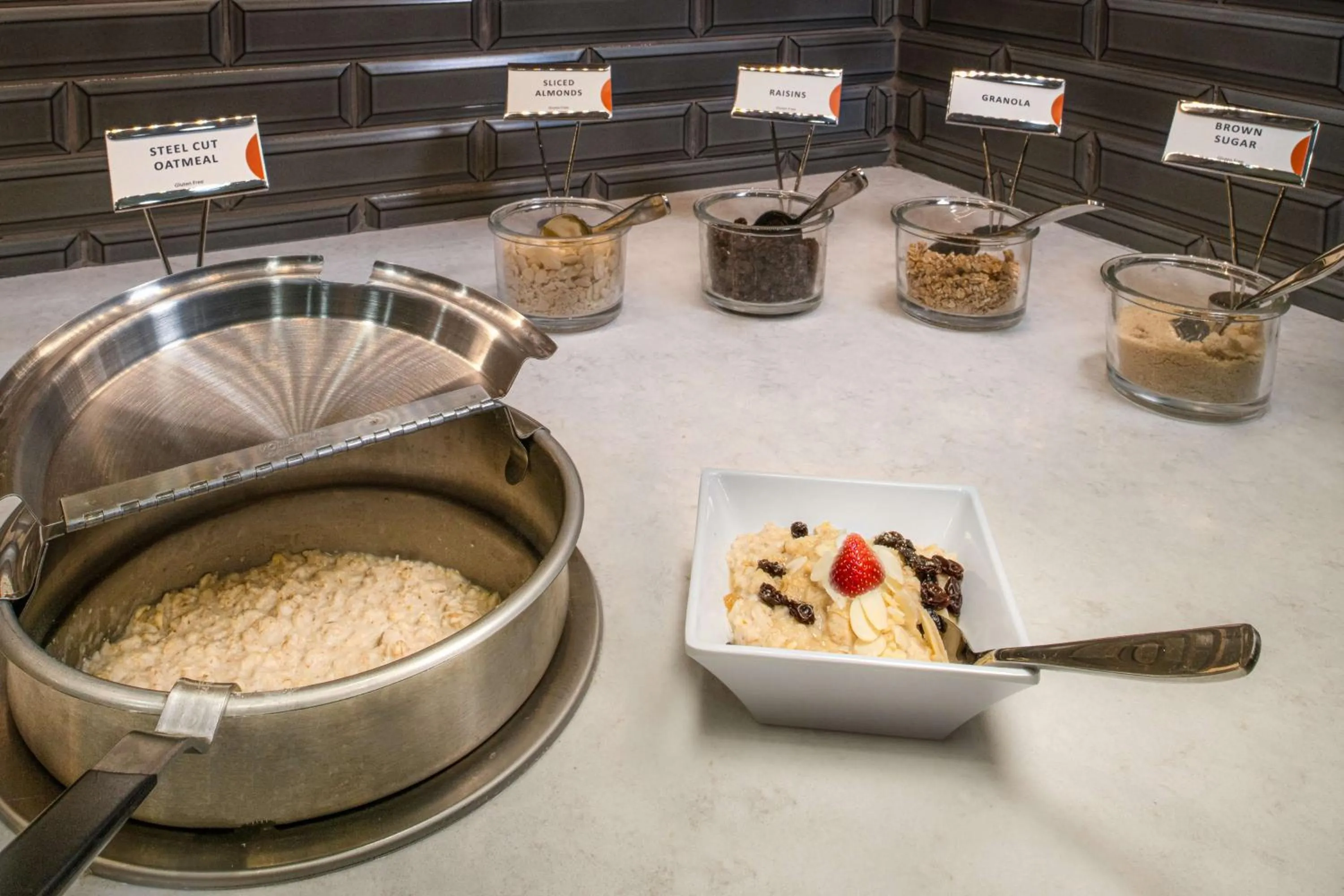 Restaurant/places to eat in Hyatt Place Nashville/Green Hills