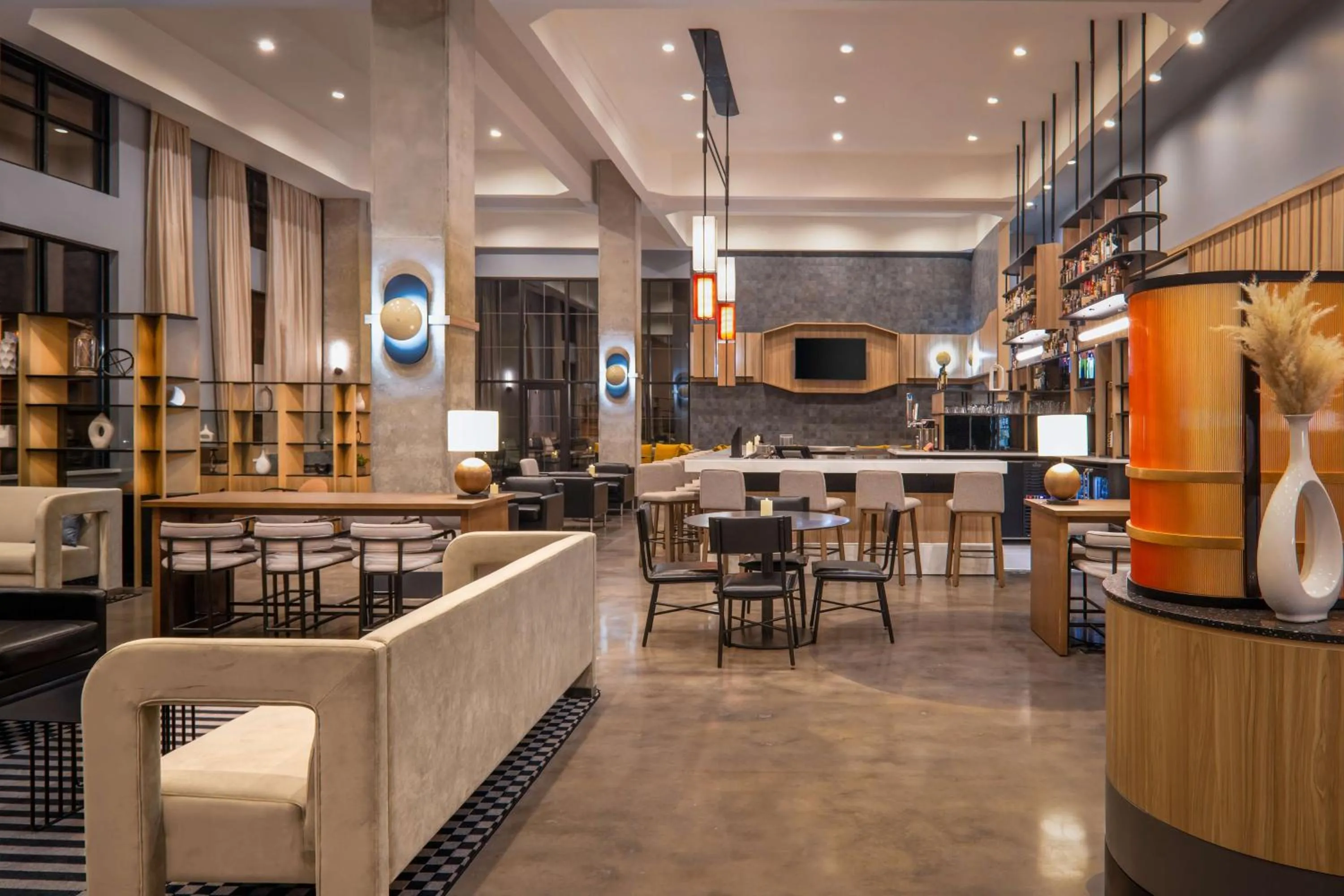 Communal lounge/ TV room in Hyatt Place Nashville/Green Hills