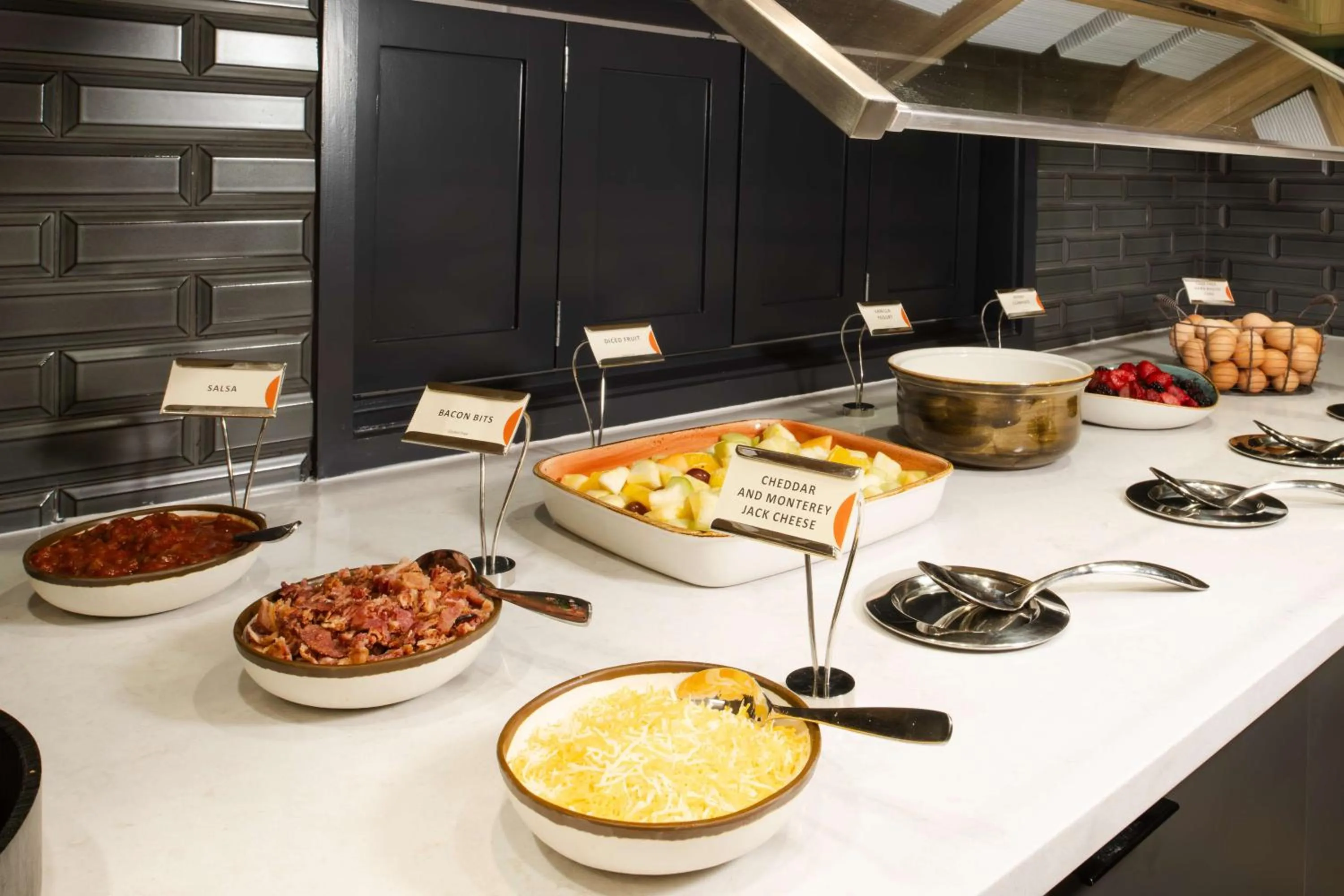 Restaurant/places to eat in Hyatt Place Nashville/Green Hills