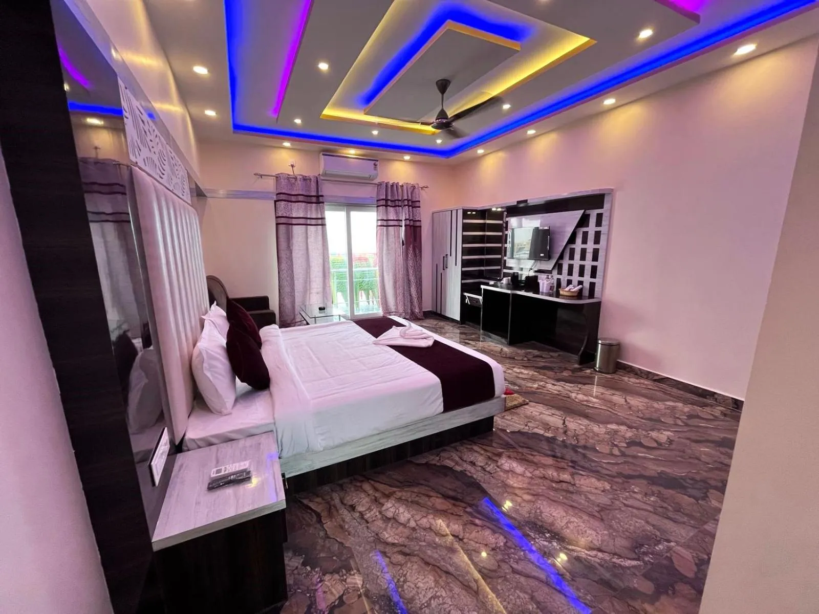 TV and multimedia, Bed in THE PELICAN BEACH RESORT