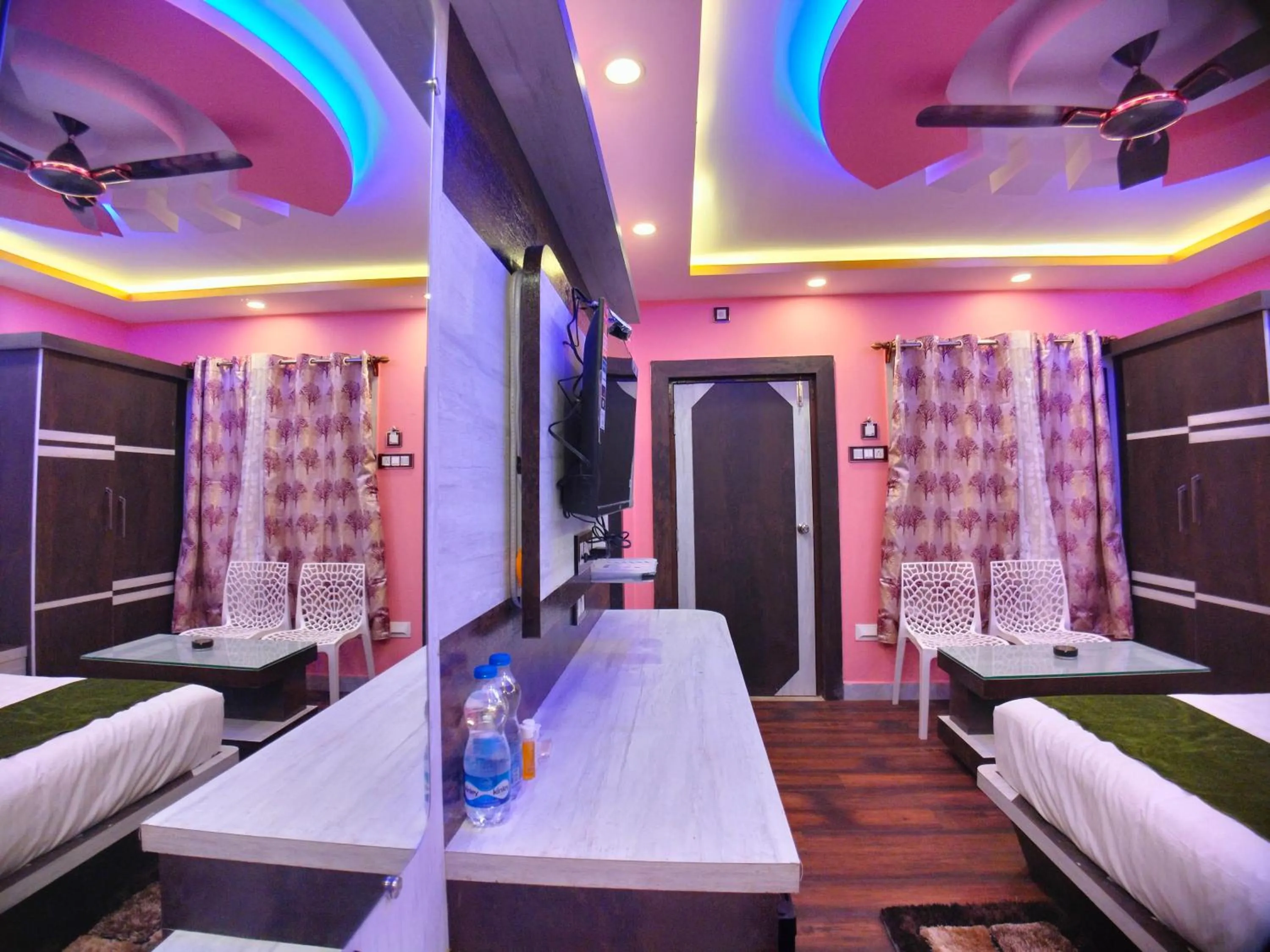 Bed in THE PELICAN BEACH RESORT