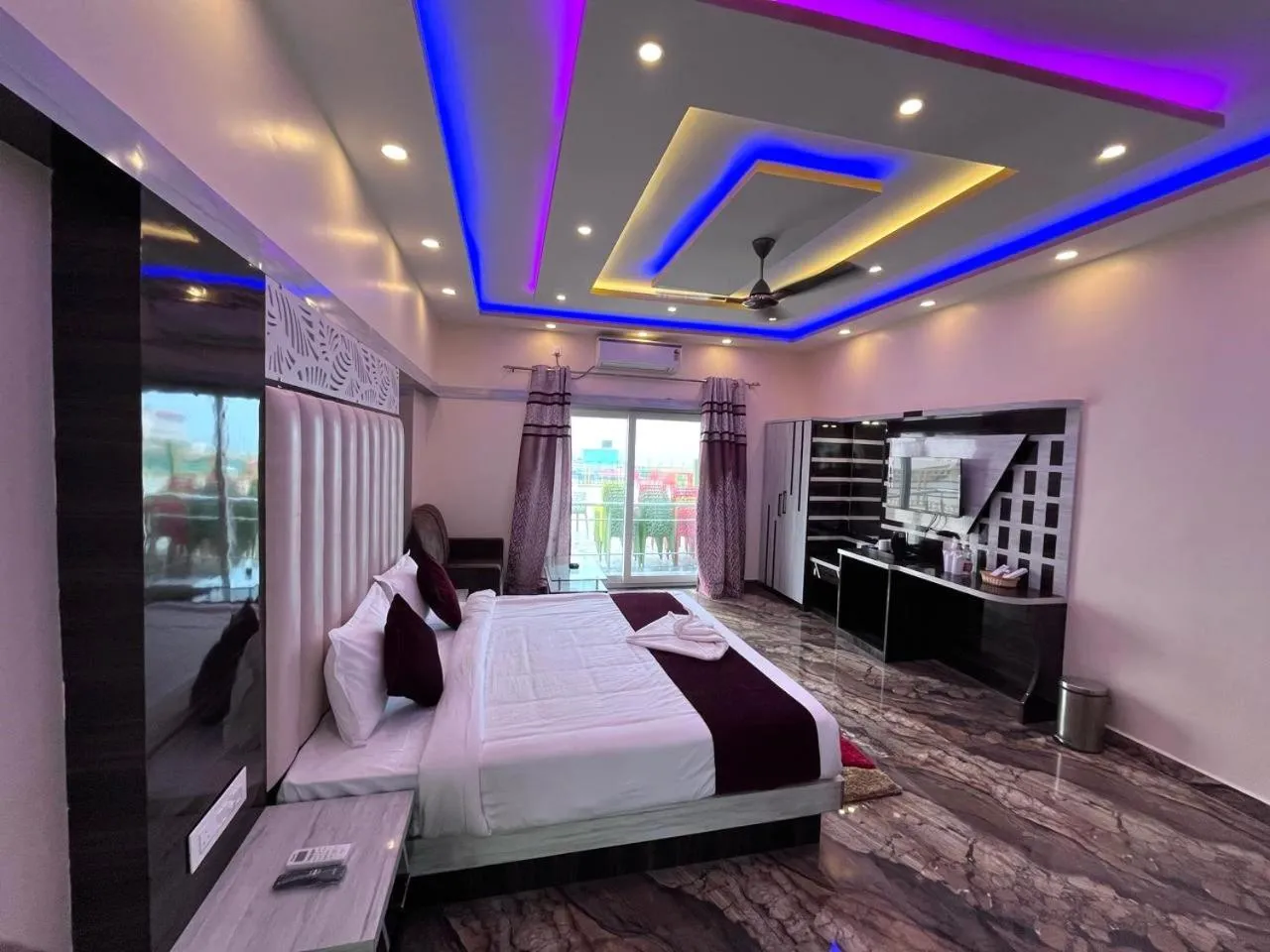 Bedroom, Bed in THE PELICAN BEACH RESORT