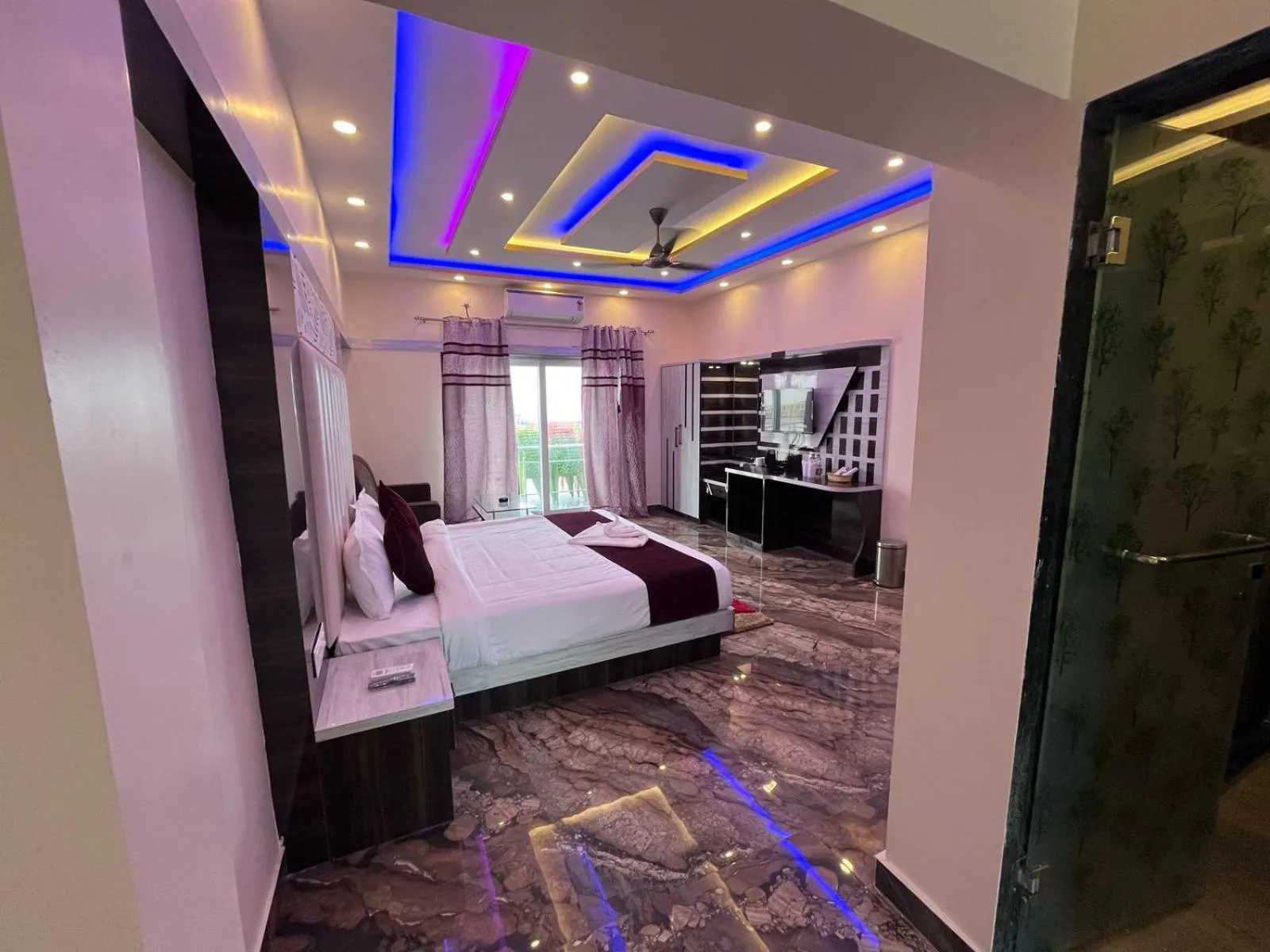 Bedroom, Bed in THE PELICAN BEACH RESORT