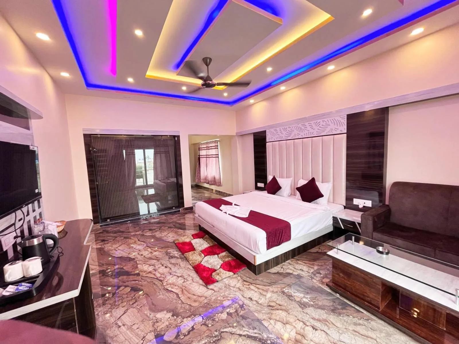 Bed in THE PELICAN BEACH RESORT