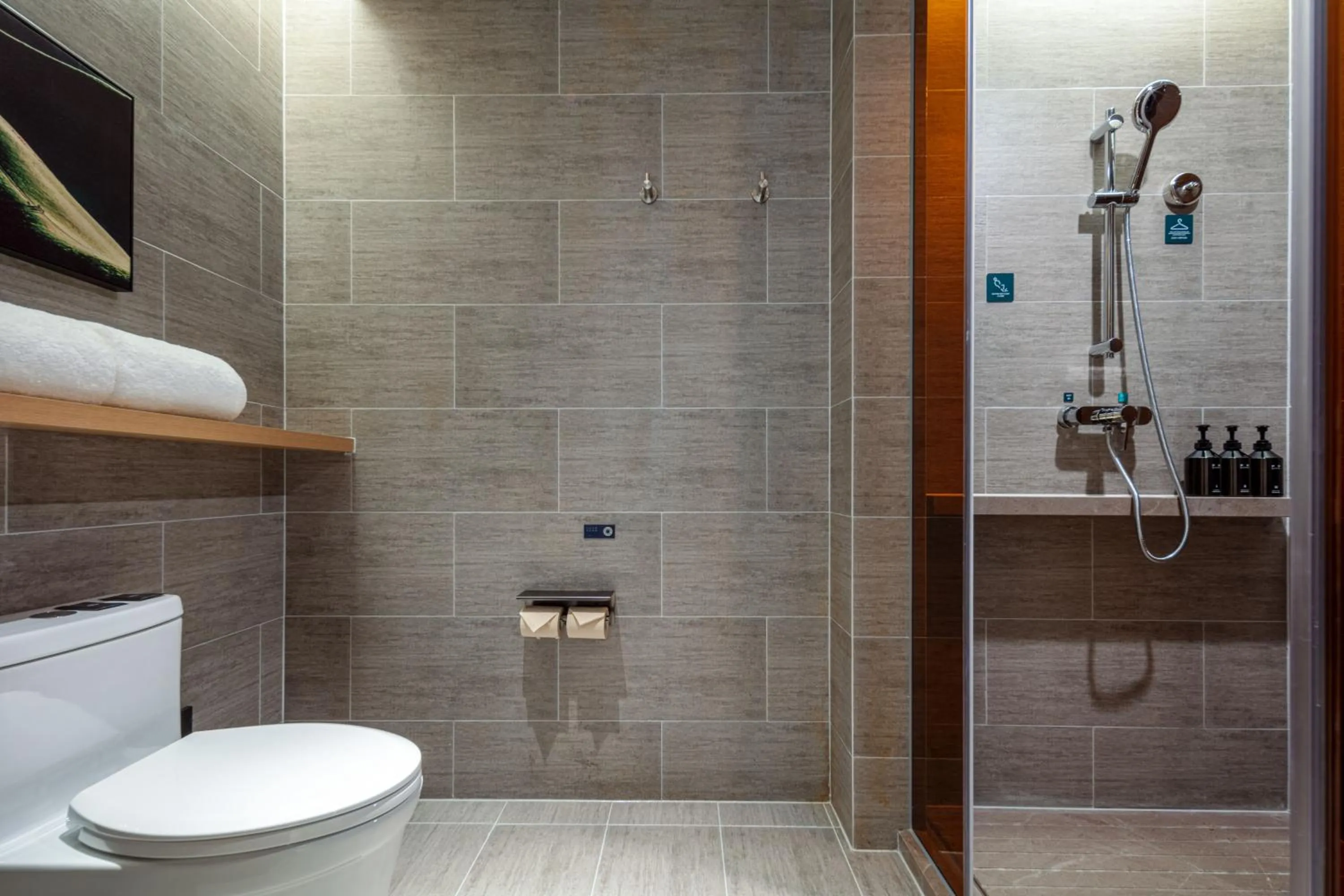 Shower in Atour Hotel Meizhou West Station R&F Center