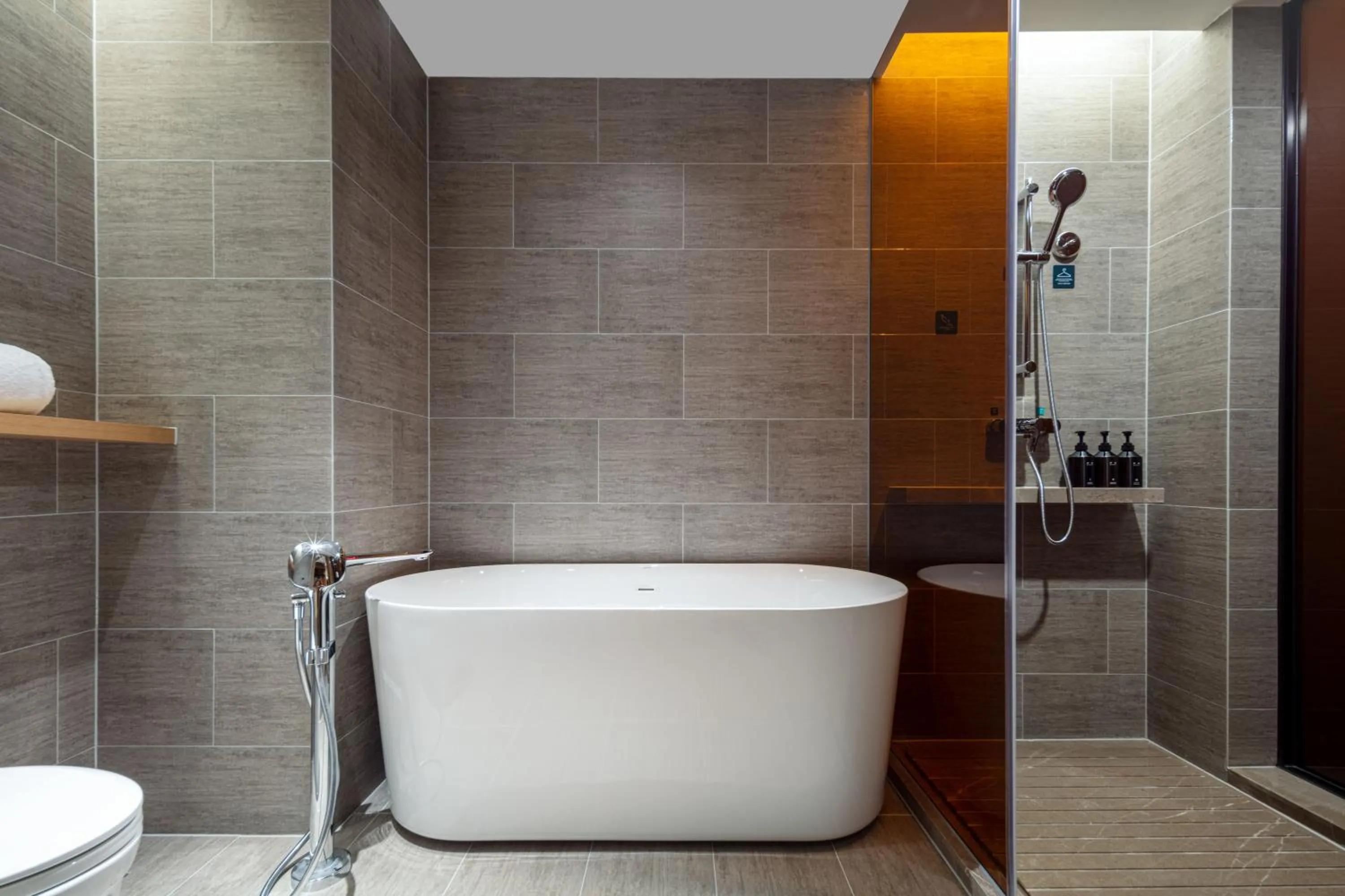 Shower in Atour Hotel Meizhou West Station R&F Center