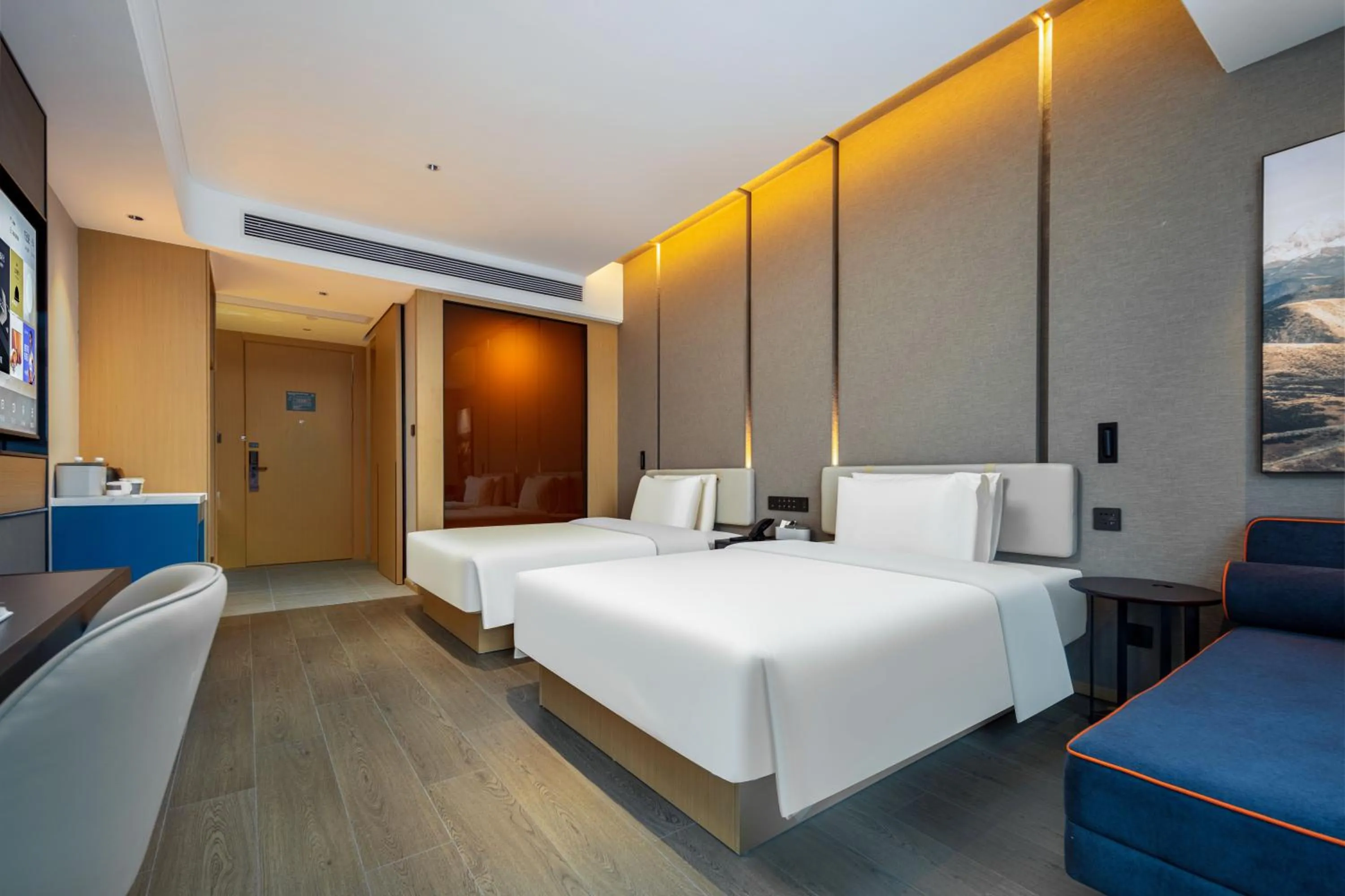 Photo of the whole room, Bed in Atour Hotel Meizhou West Station R&F Center