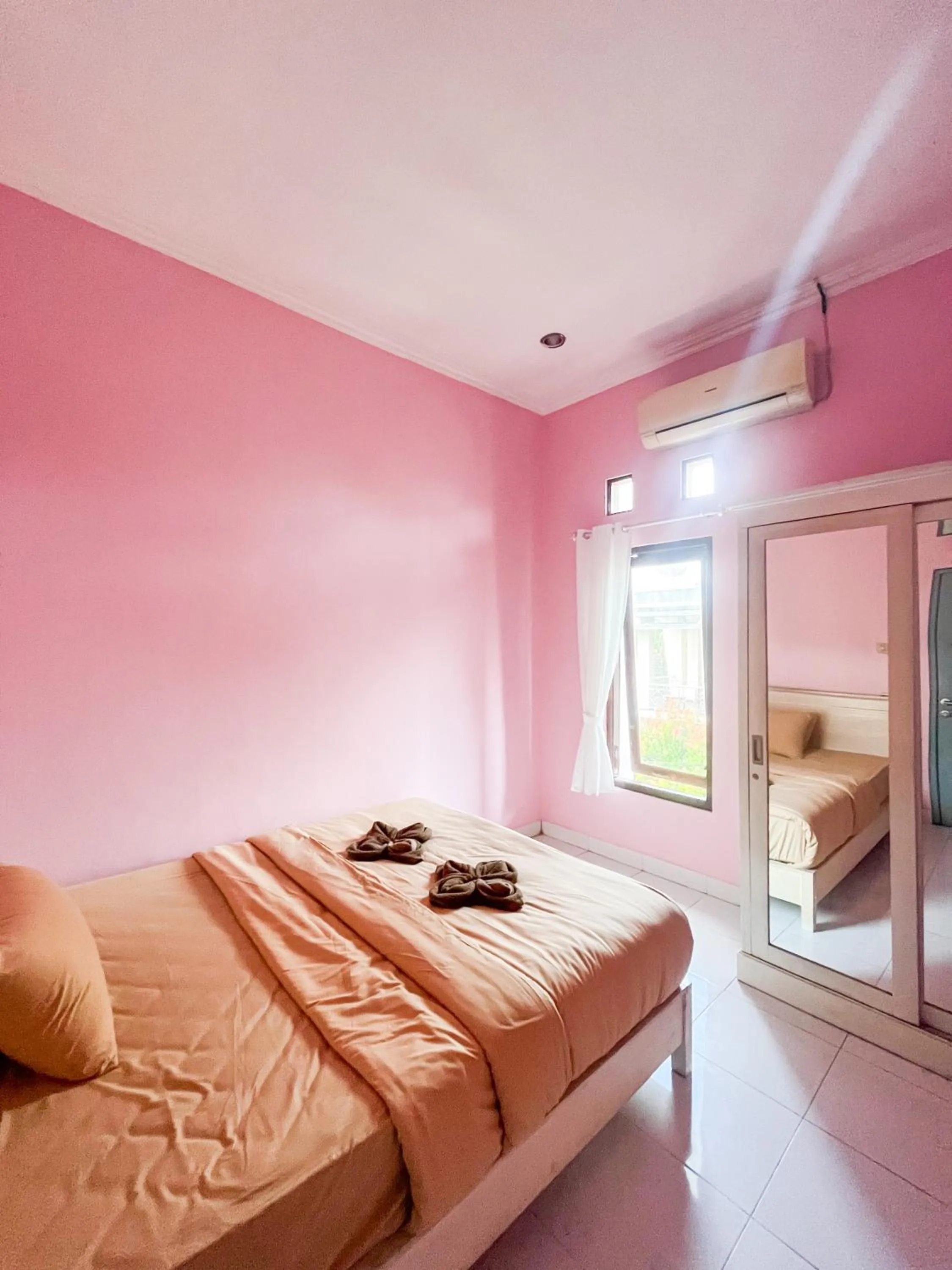 Bed in Homestay Kamar Tamu Gedongkiwo