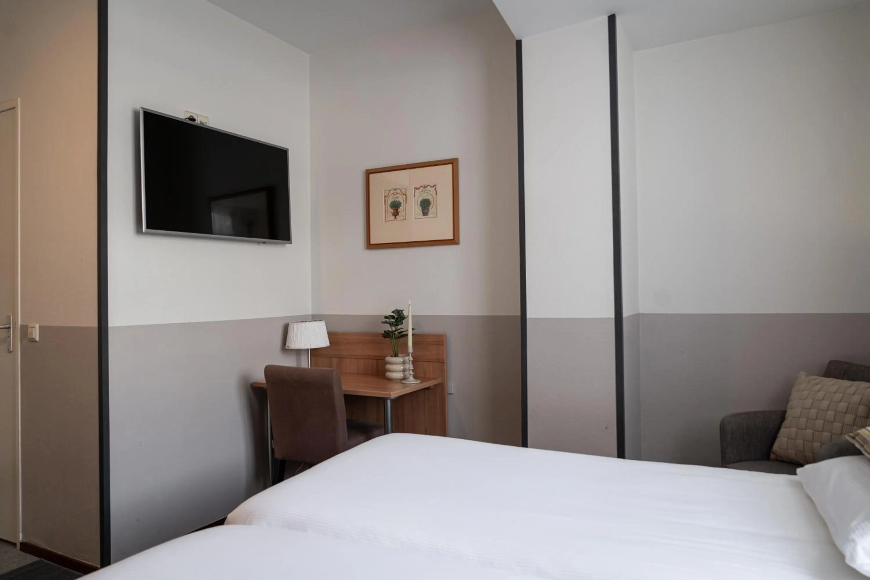 TV and multimedia, Bed in Het Hart van Weesp