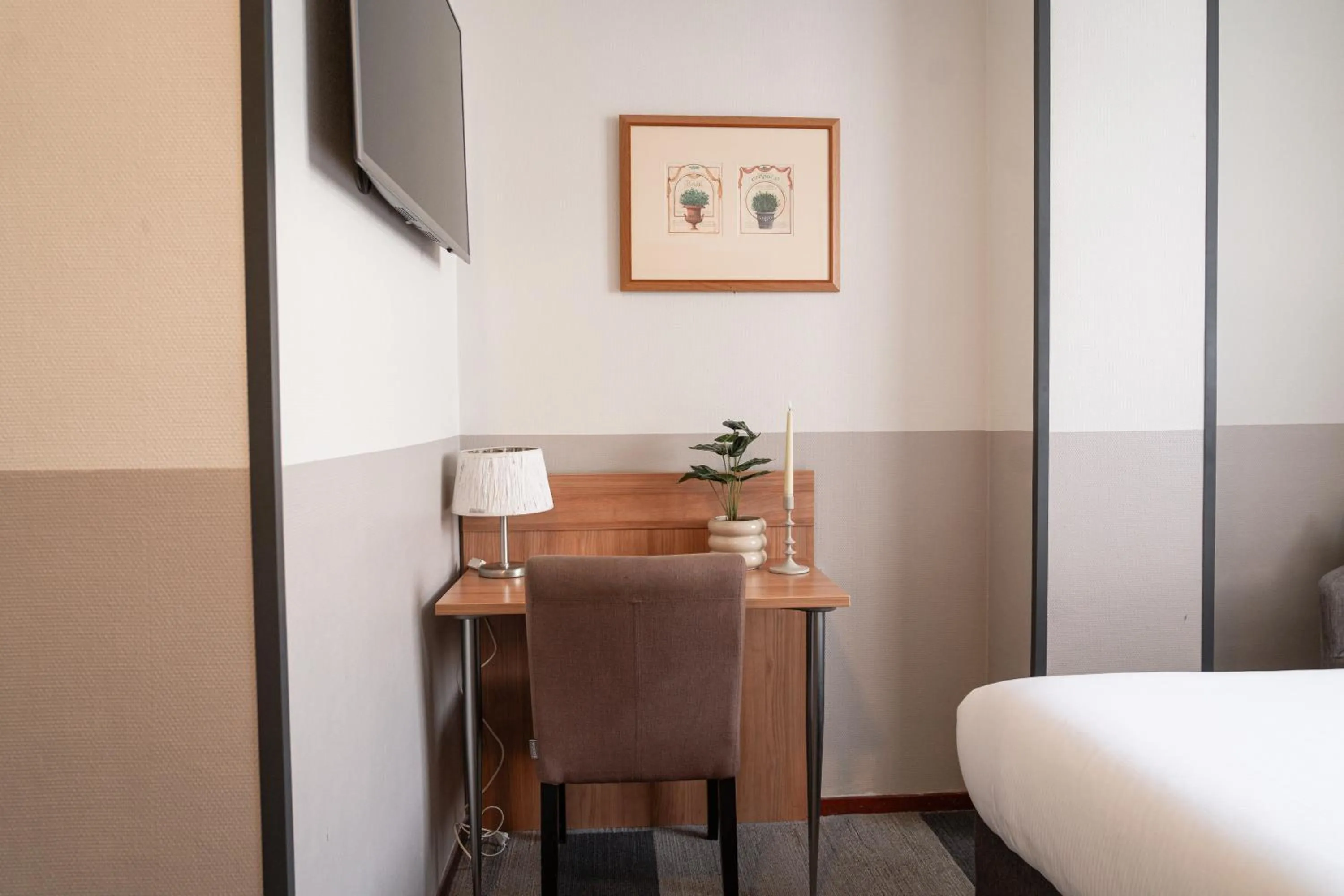 Seating area, Bed in Het Hart van Weesp