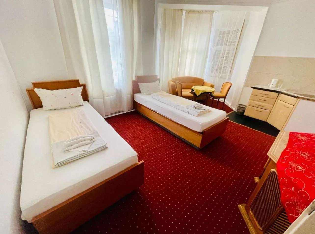 Pension De Lux Augsburg