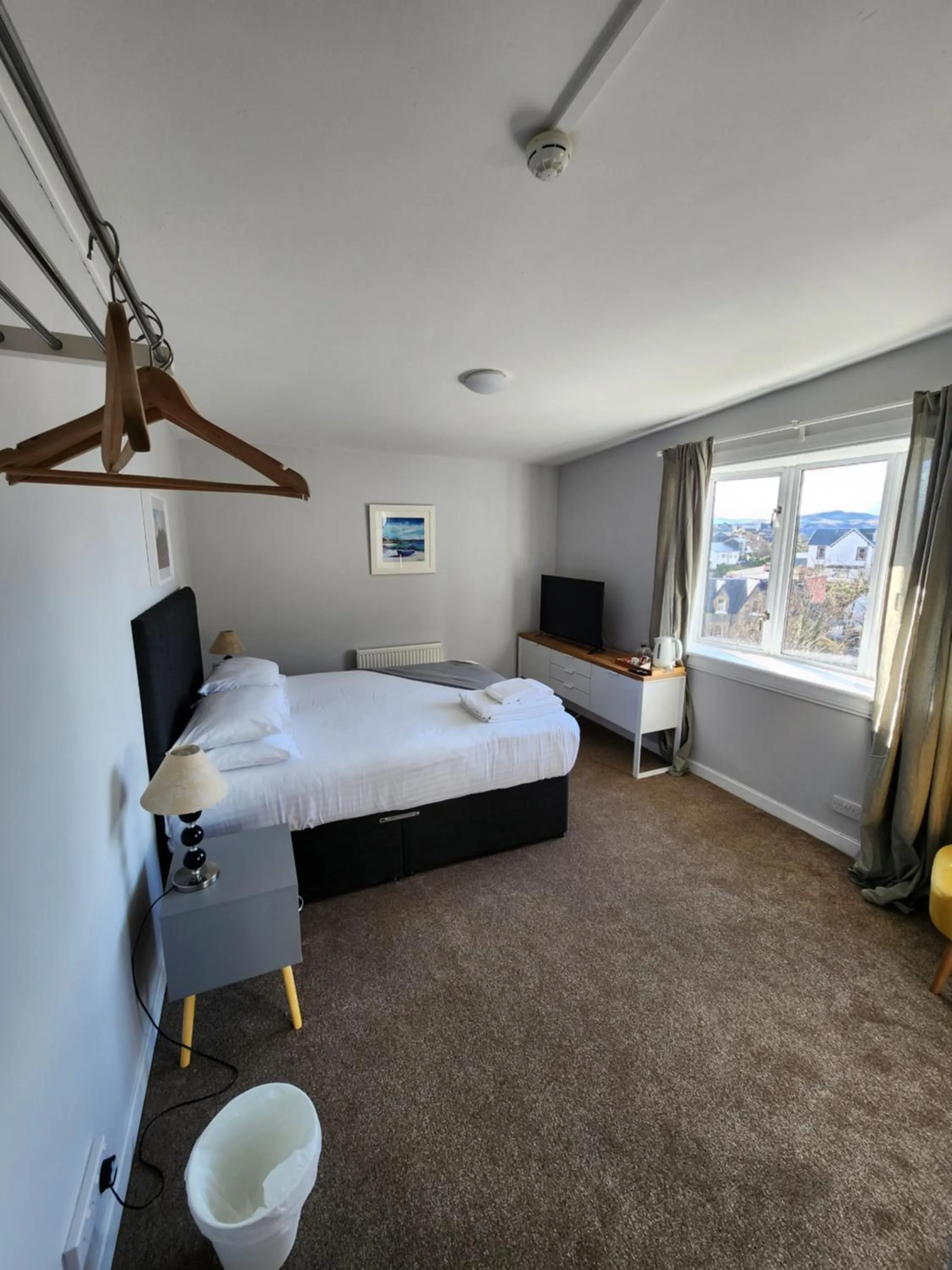 Bed in King's Knoll Hotel