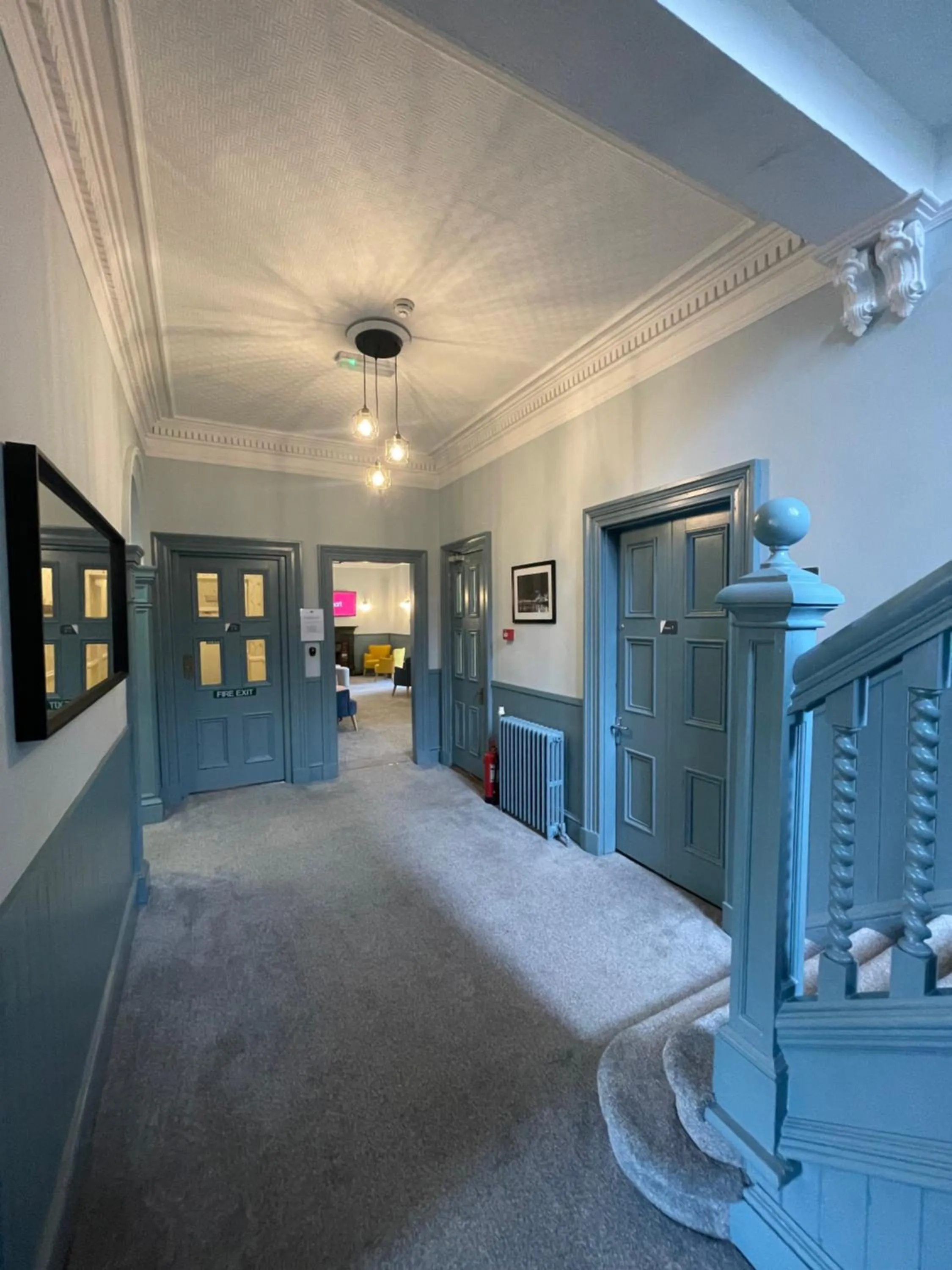 Bed in King's Knoll Hotel