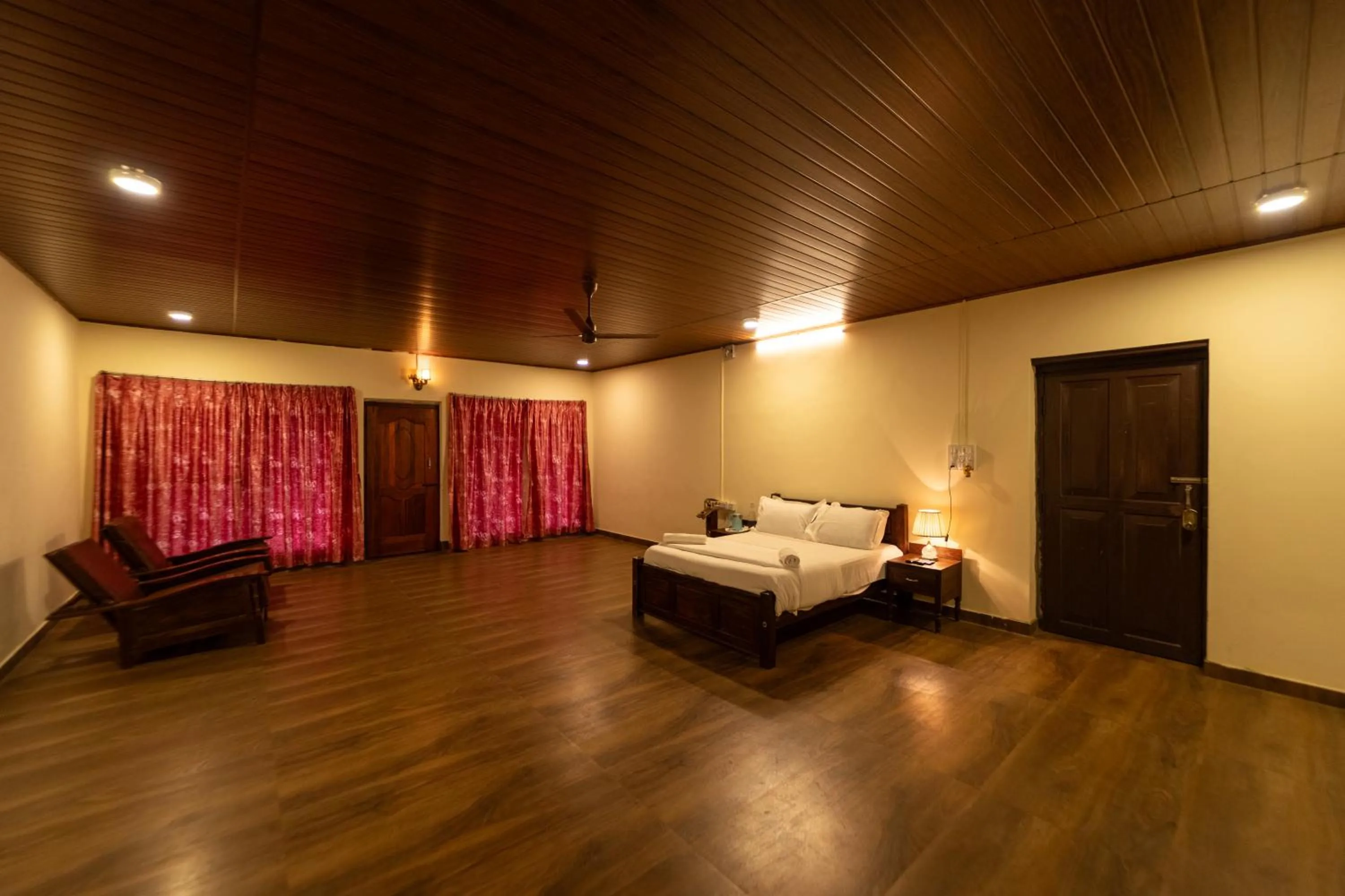 Bed in Harris Holiday Inn