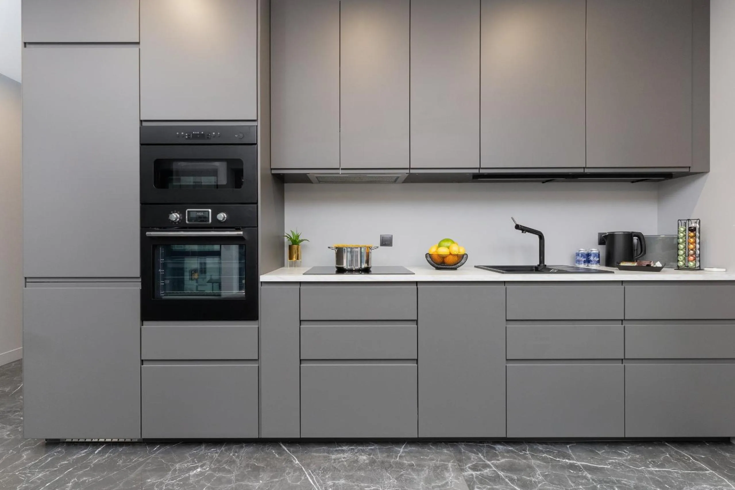 Luxurious Apartment with Two Bedrooms and Parking in Gdynia by Noclegi Renters