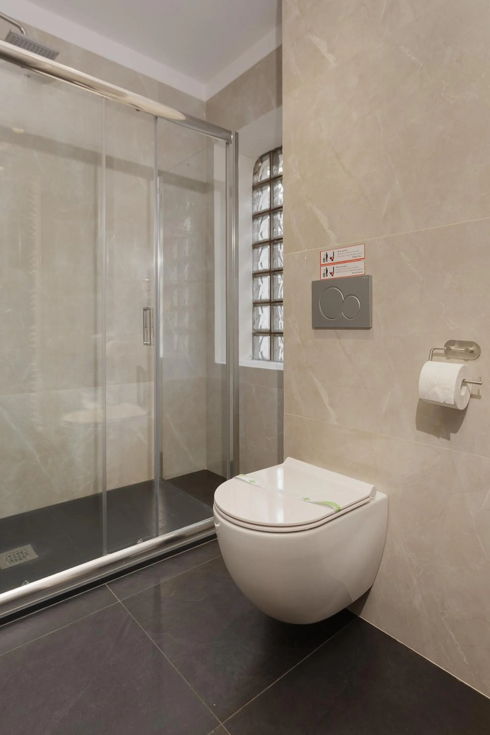 Toilet in Hotel Atria