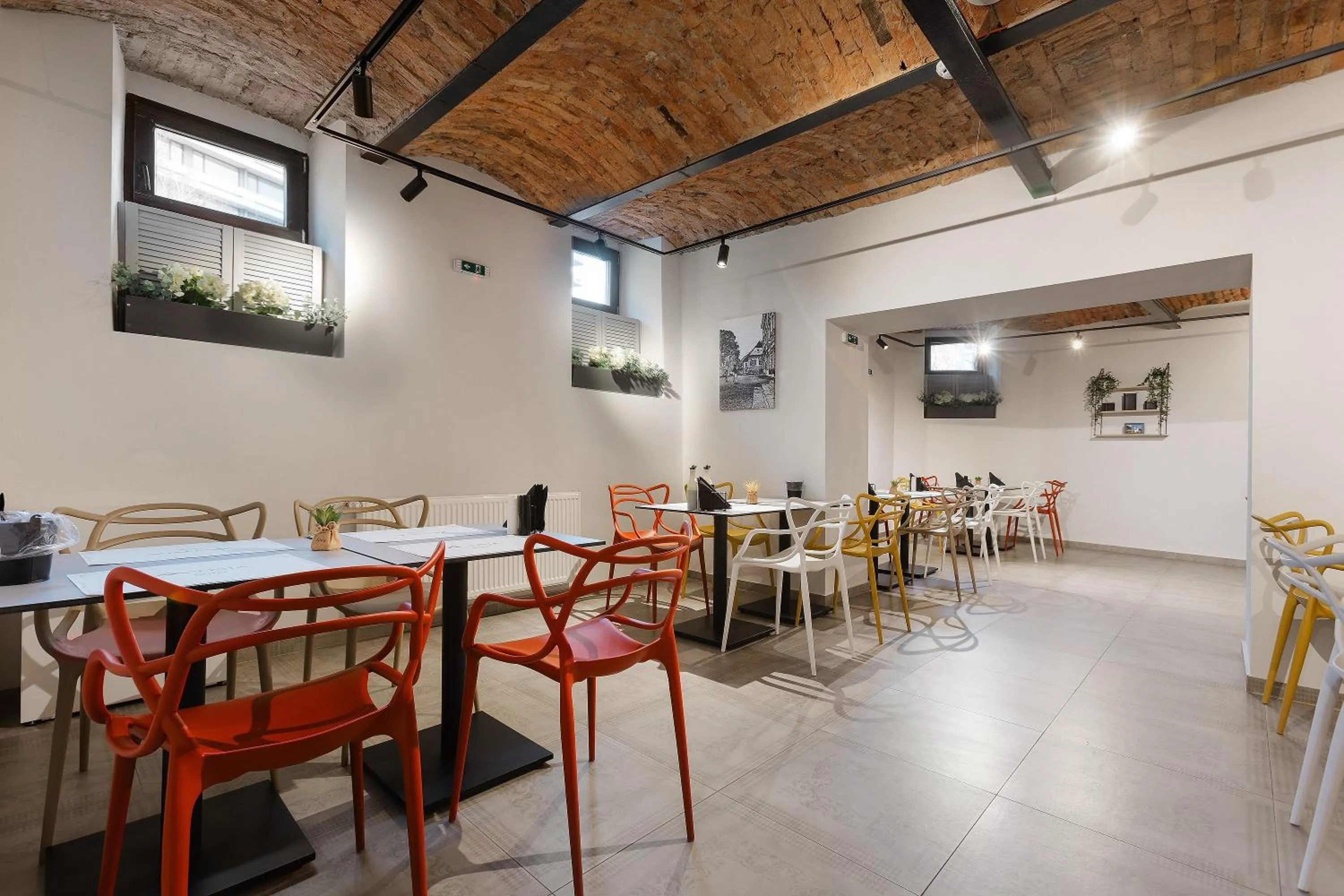 Restaurant/places to eat in Hotel Atria