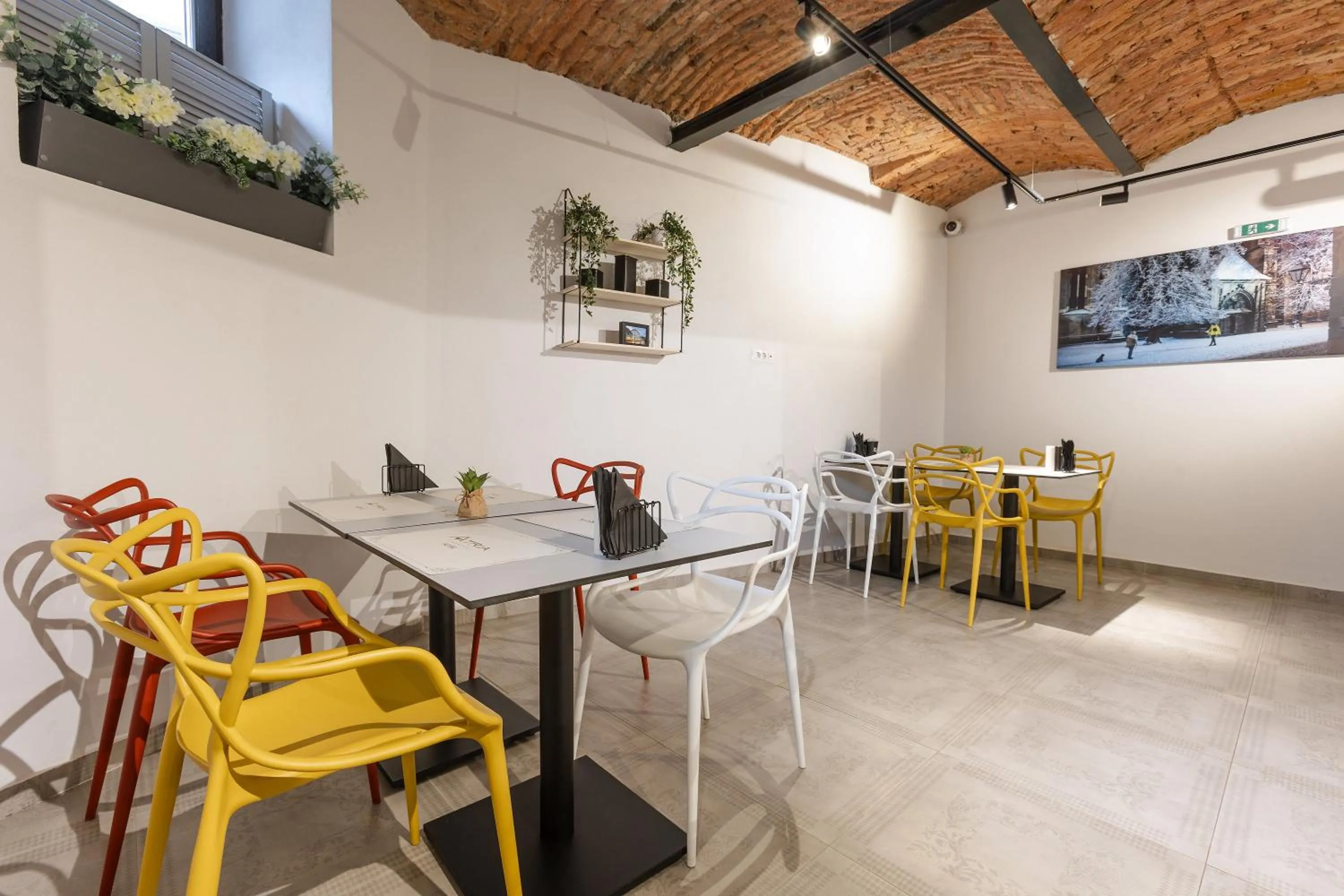 Restaurant/places to eat in Hotel Atria