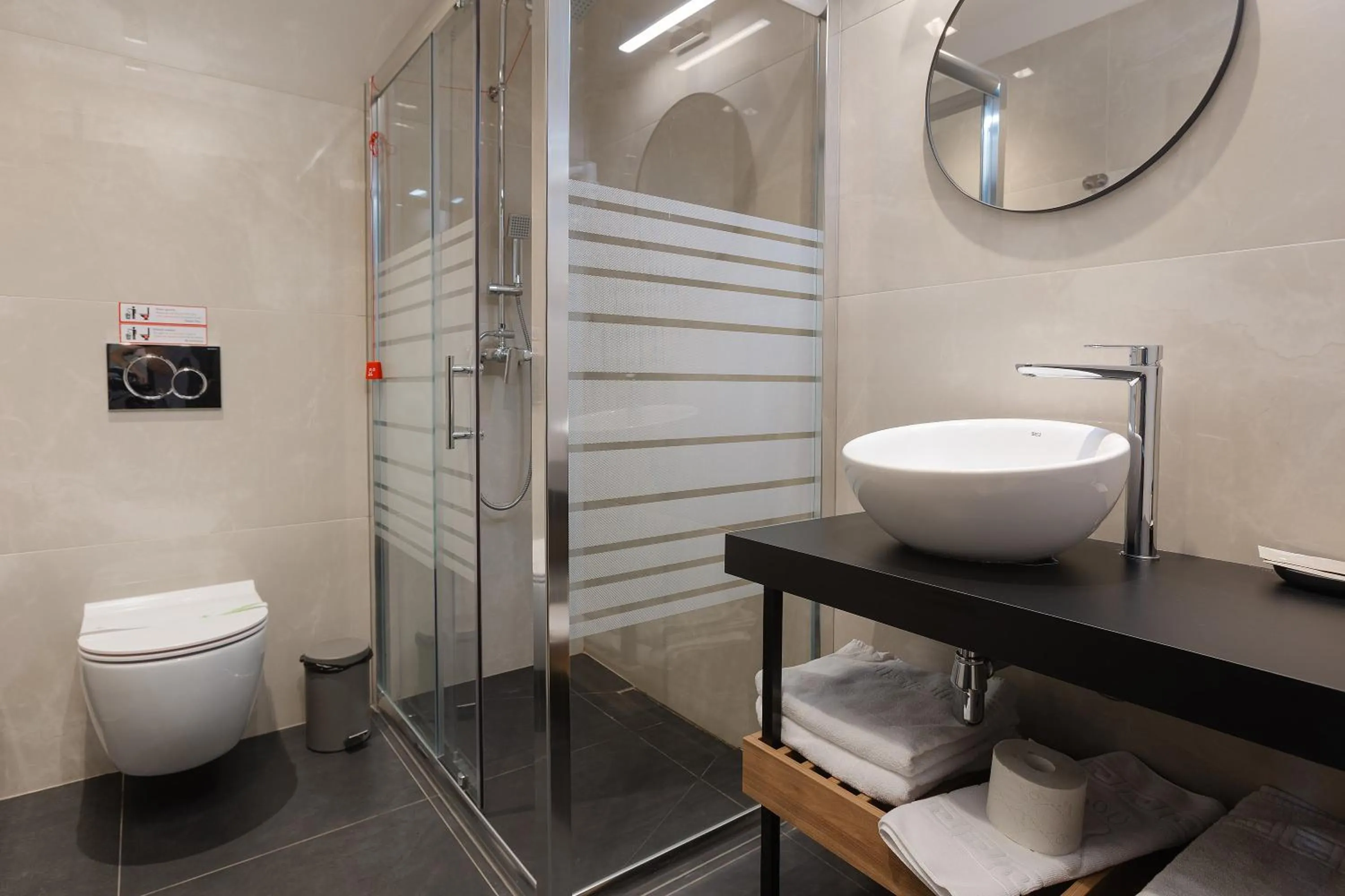 Shower in Hotel Atria