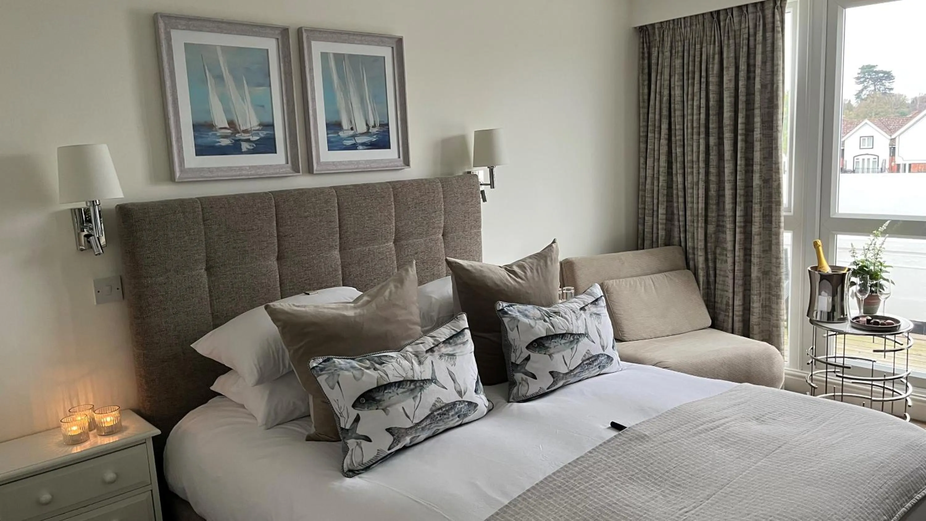 Bedroom, Bed in Hotel Wroxham