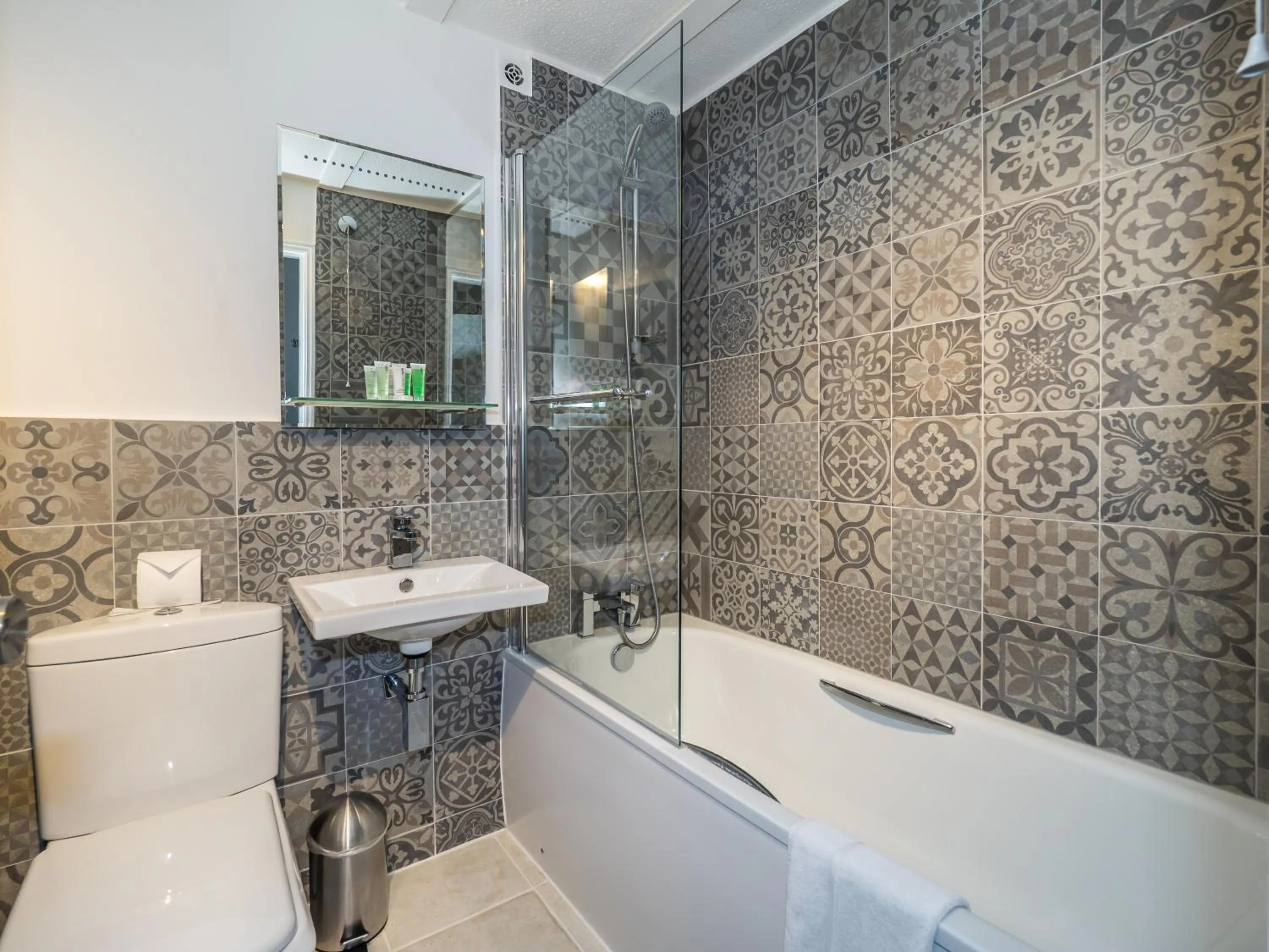 Bathroom in Hotel Wroxham