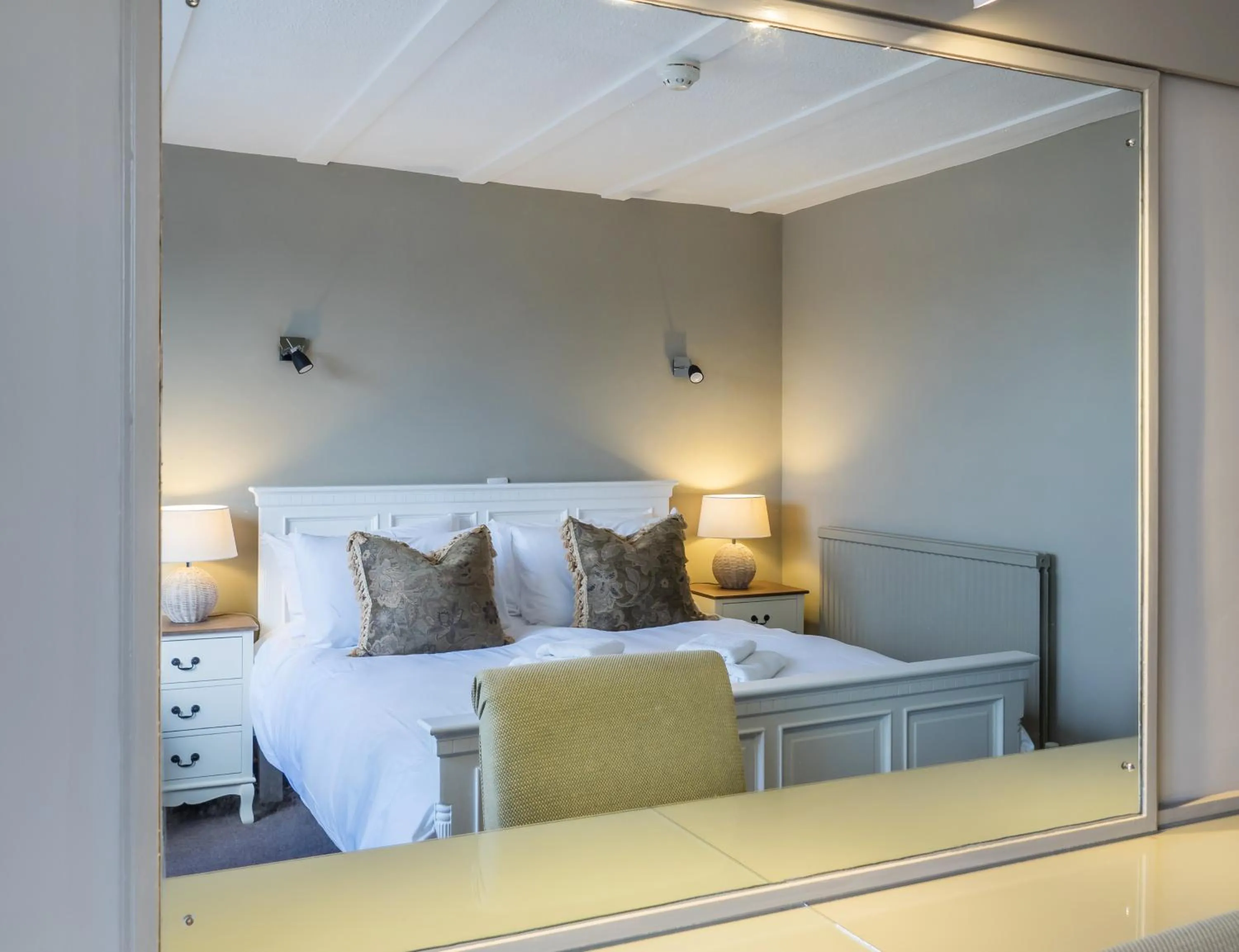 Bedroom, Bed in Hotel Wroxham