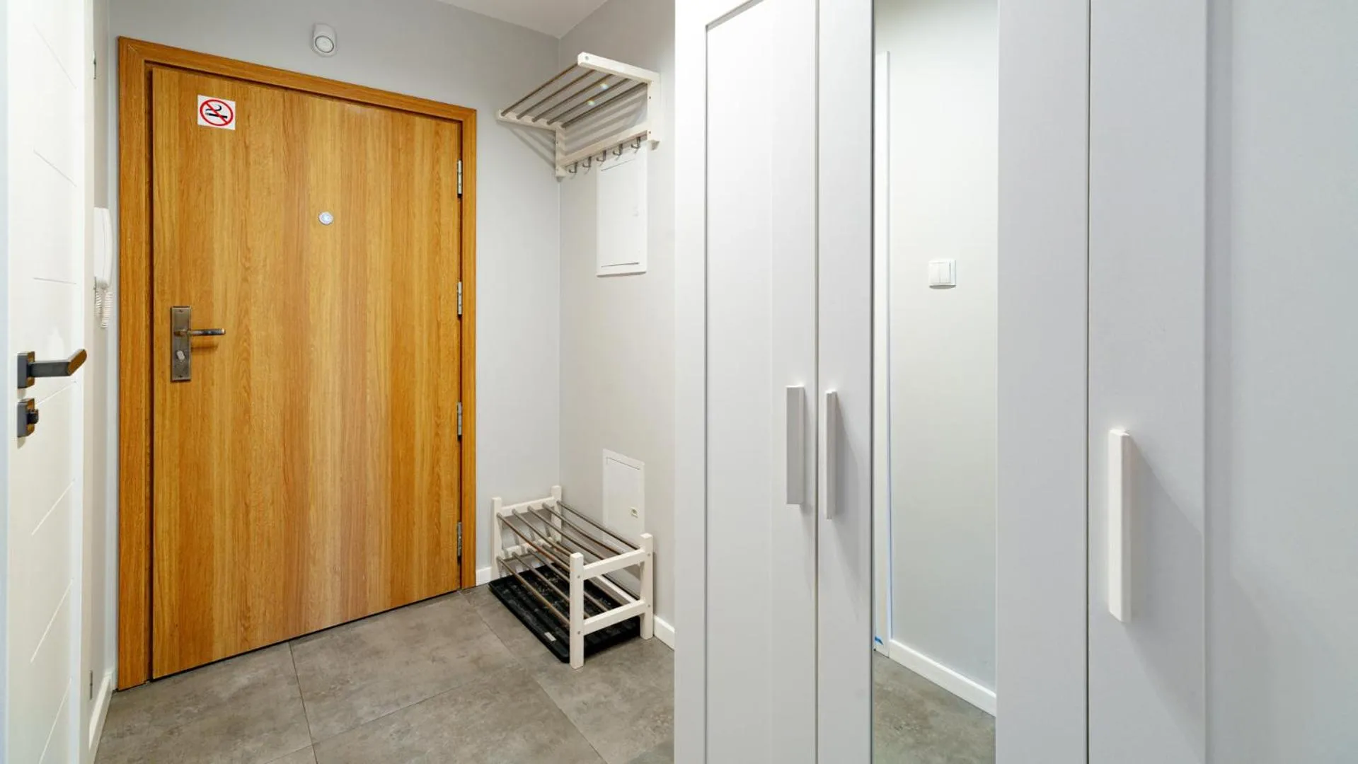 wardrobe in RentPlanet - Apartamenty Leśny Dom