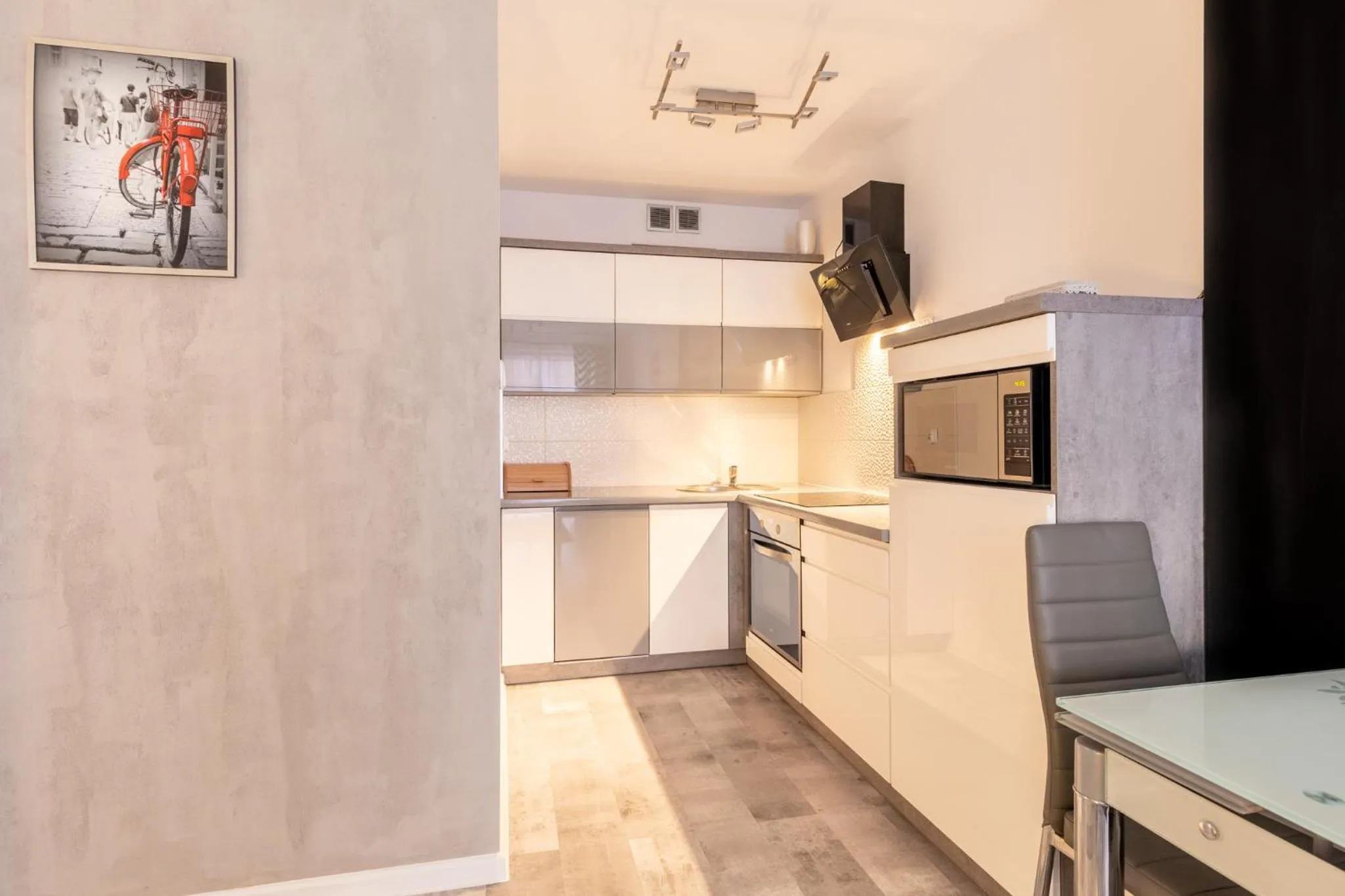 Kitchen or kitchenette in RentPlanet - Apartamenty Leśny Dom