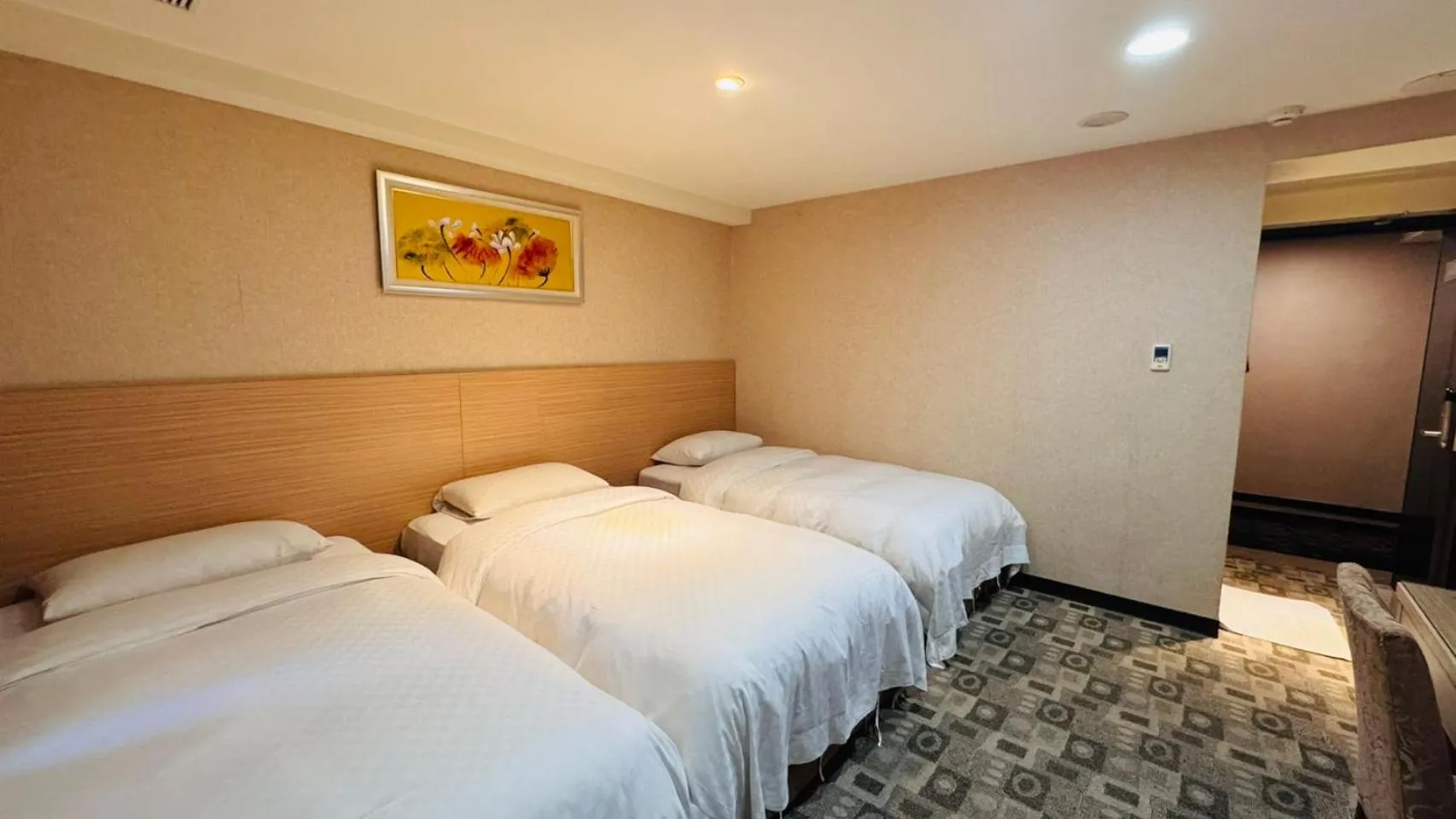 Bed in The Metro Hotel Taichung