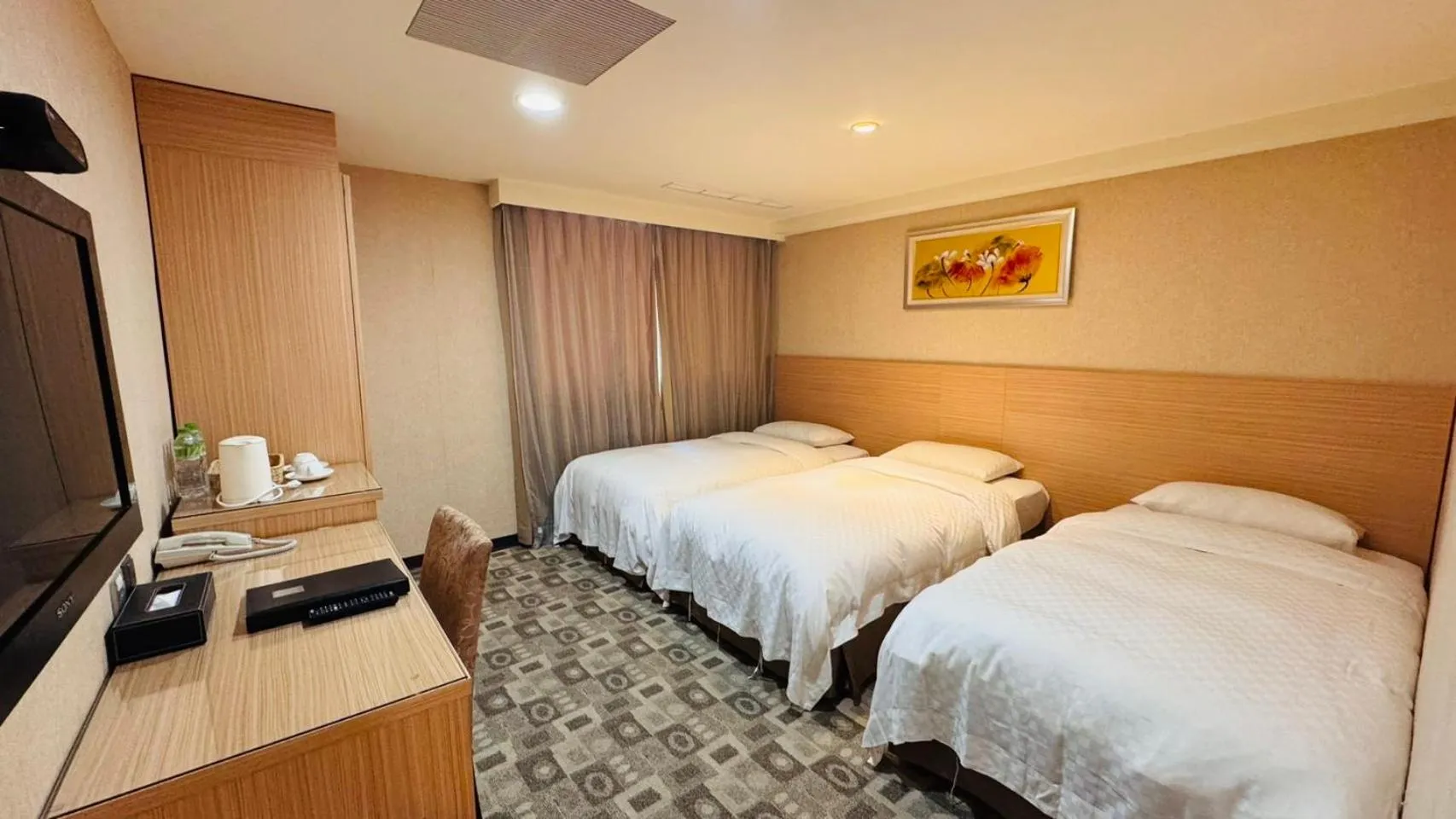 Bed in The Metro Hotel Taichung