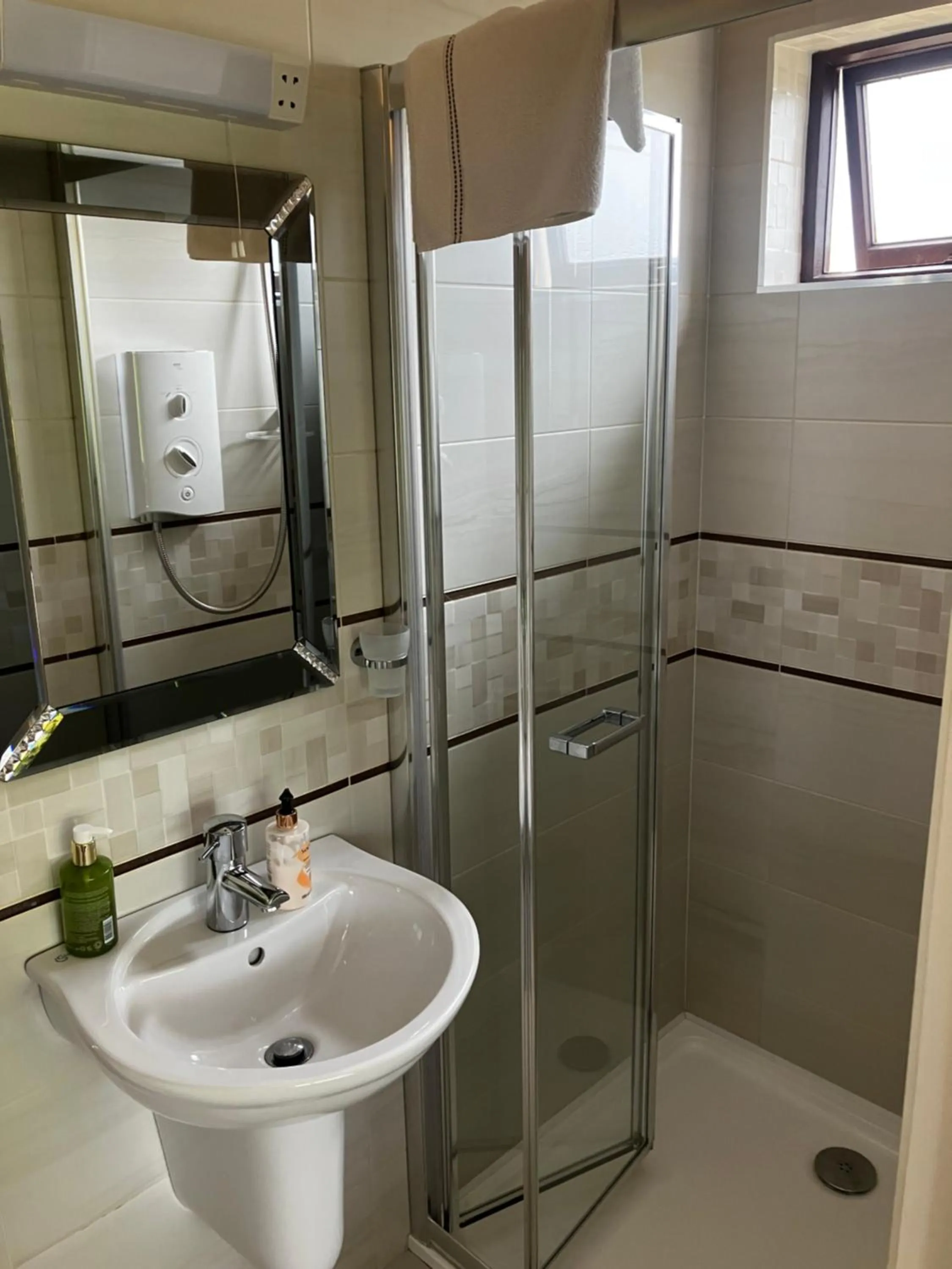 Shower in Palmgrove Bed & Breakfast