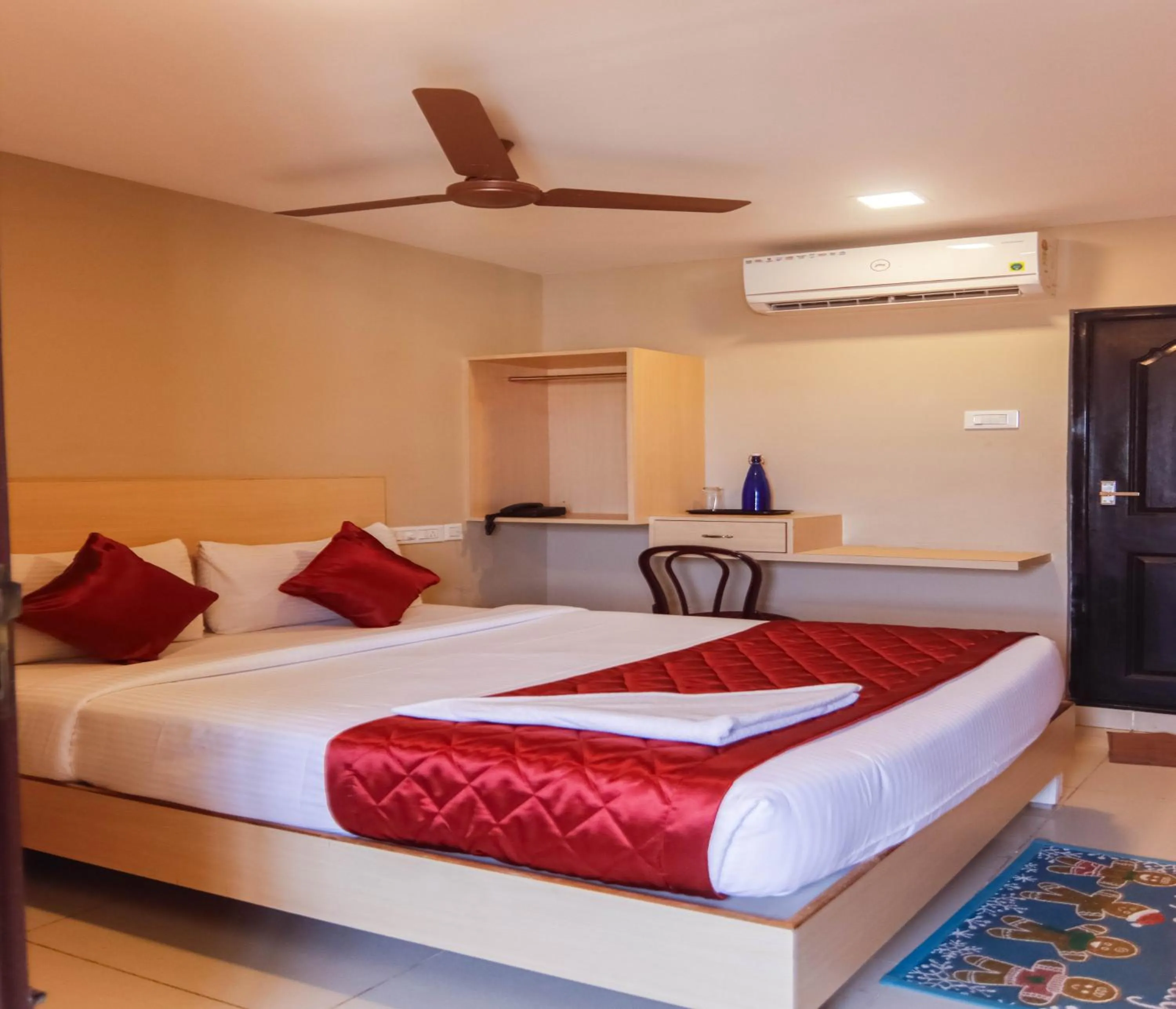 Bed in Hotel Vinayaga Tiruppur