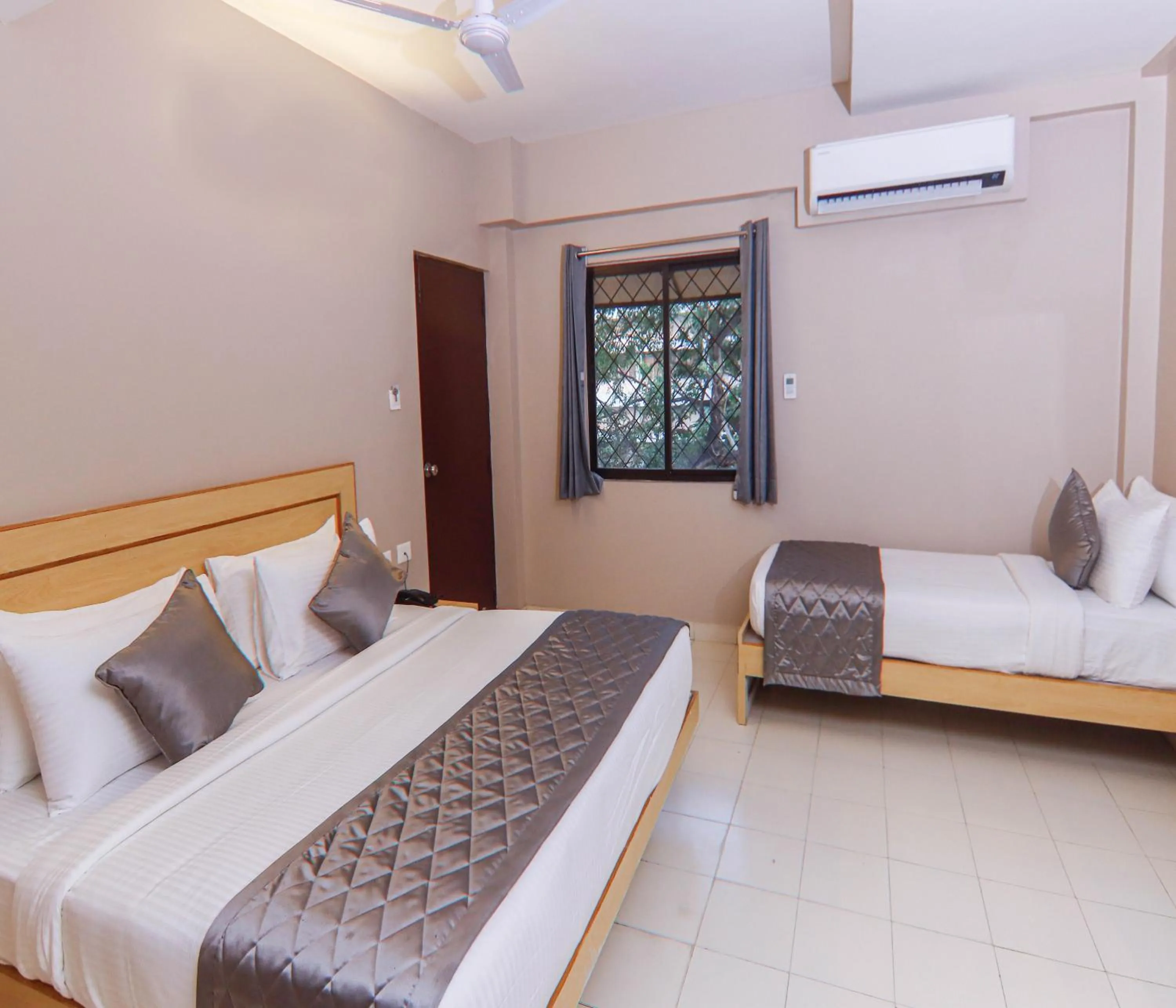 Bed in Hotel Vinayaga Tiruppur