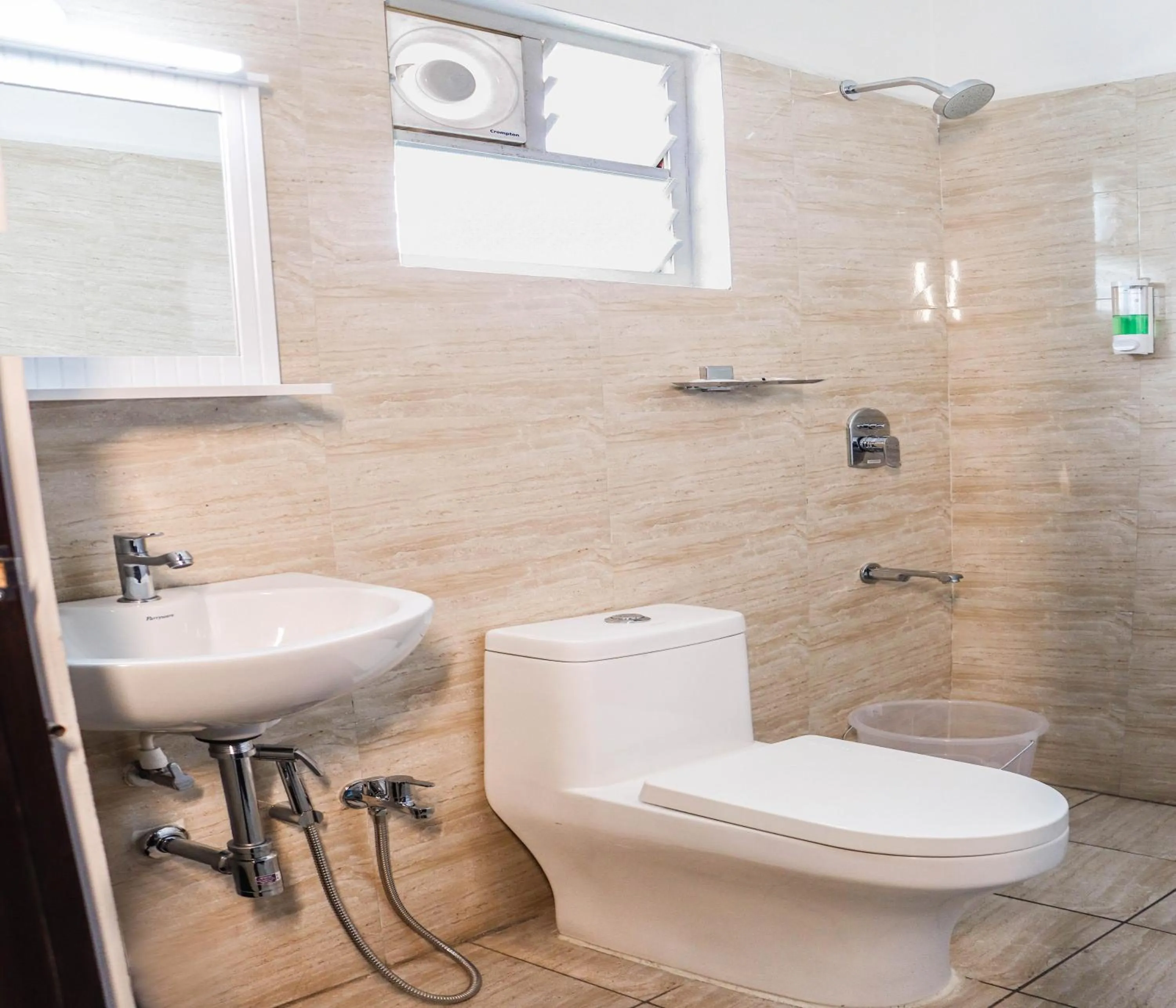 Bathroom in Hotel Vinayaga Tiruppur