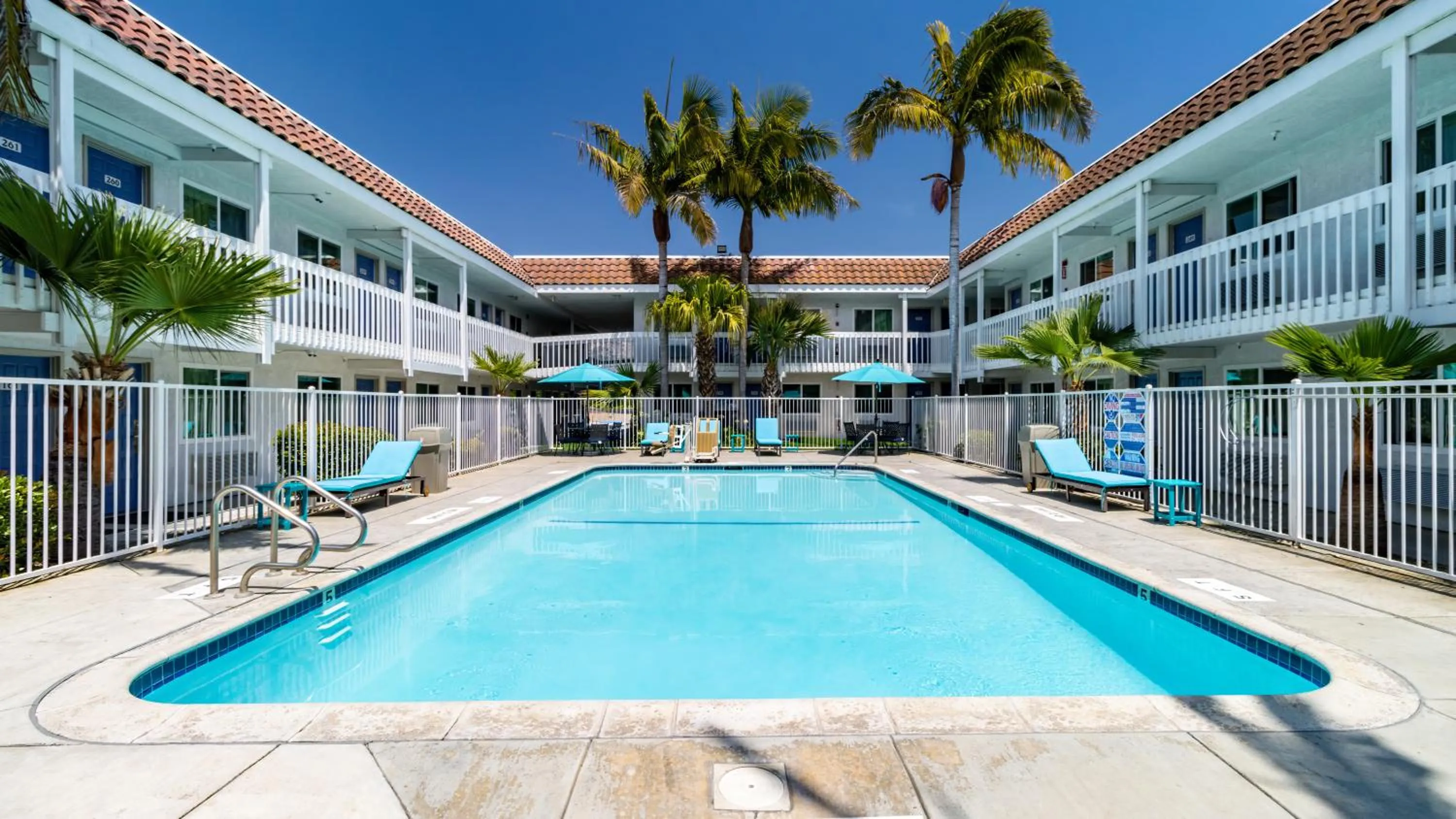 Swimming pool in Studio 6 Suites Carpinteria, CA Santa Barbara South
