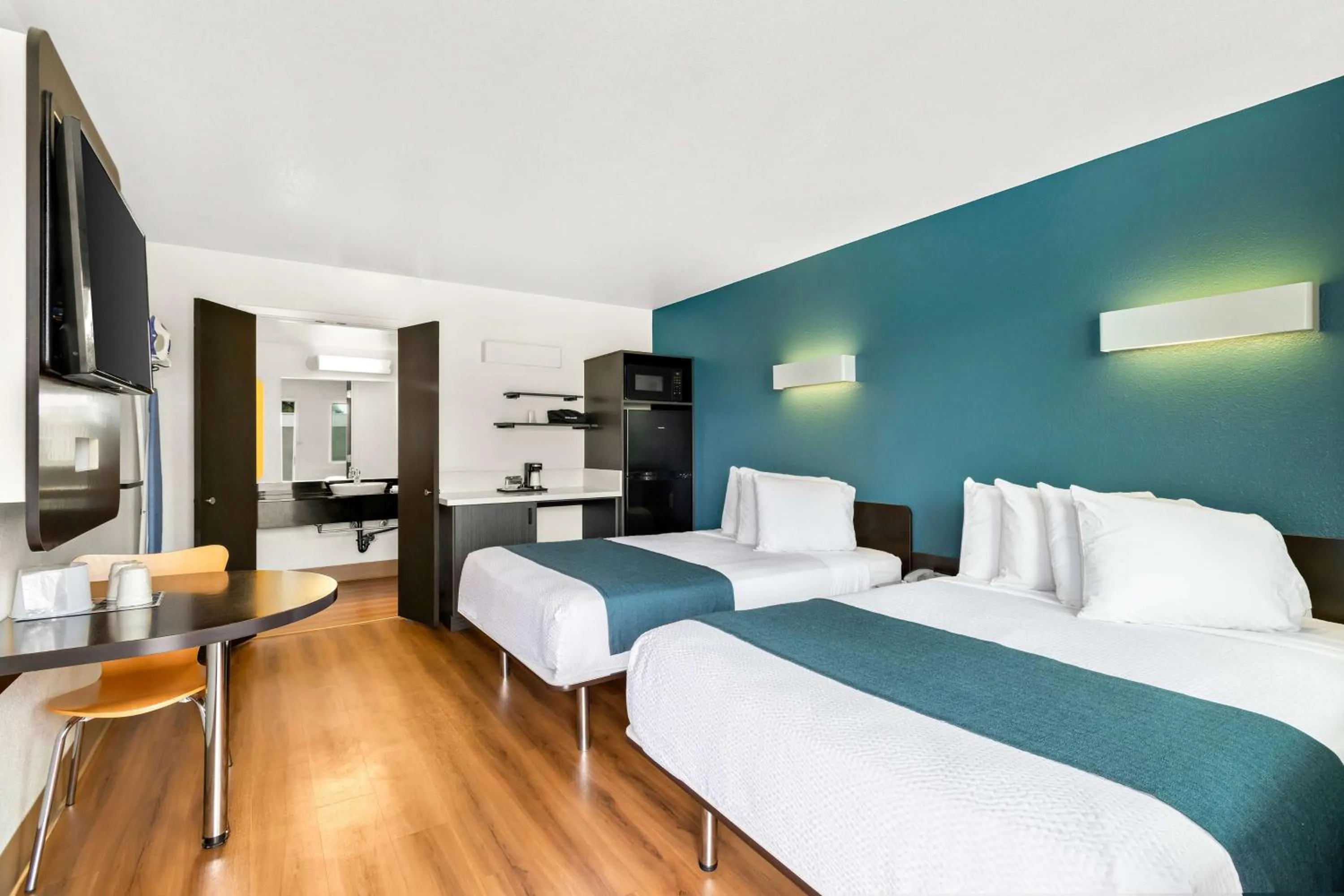 Photo of the whole room, Bed in Studio 6 Suites Carpinteria, CA Santa Barbara South