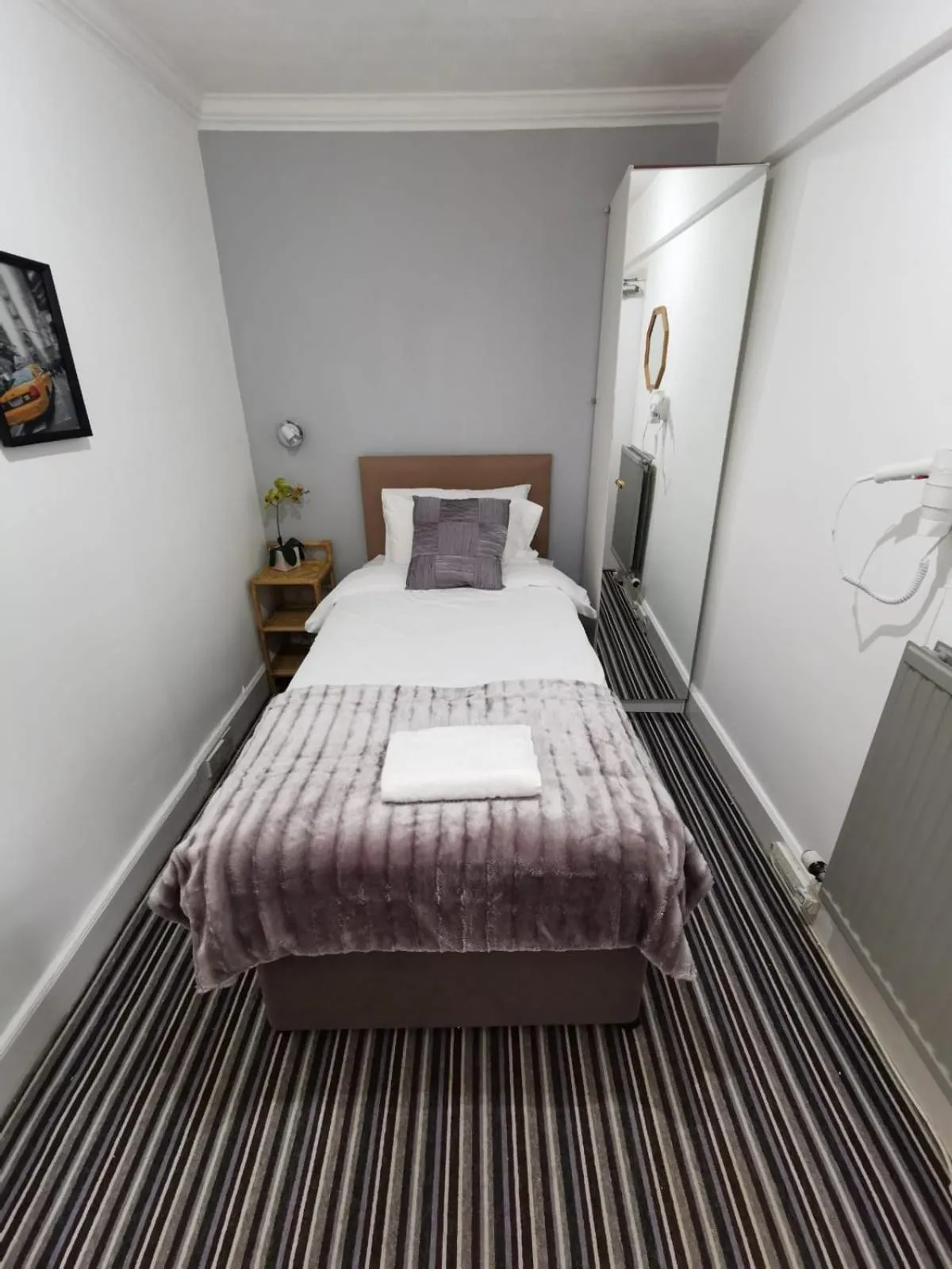 Bedroom, Bed in Edinburgh Rays Guest House