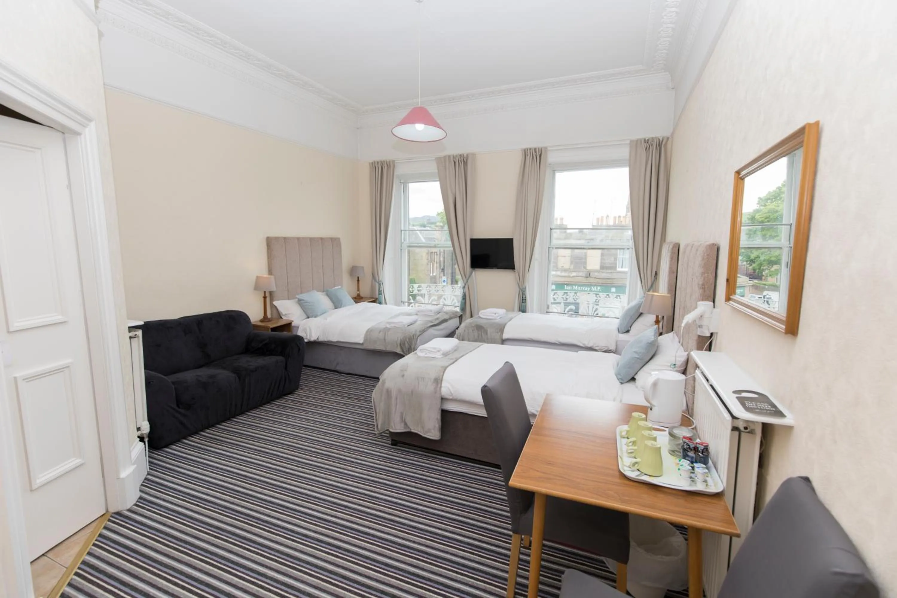 Photo of the whole room, Bed in Edinburgh Rays Guest House