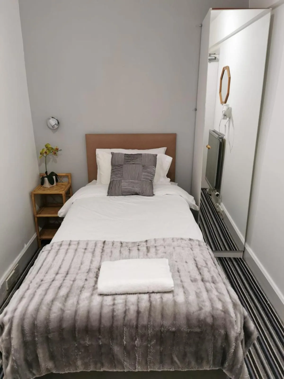 Bedroom, Bed in Edinburgh Rays Guest House