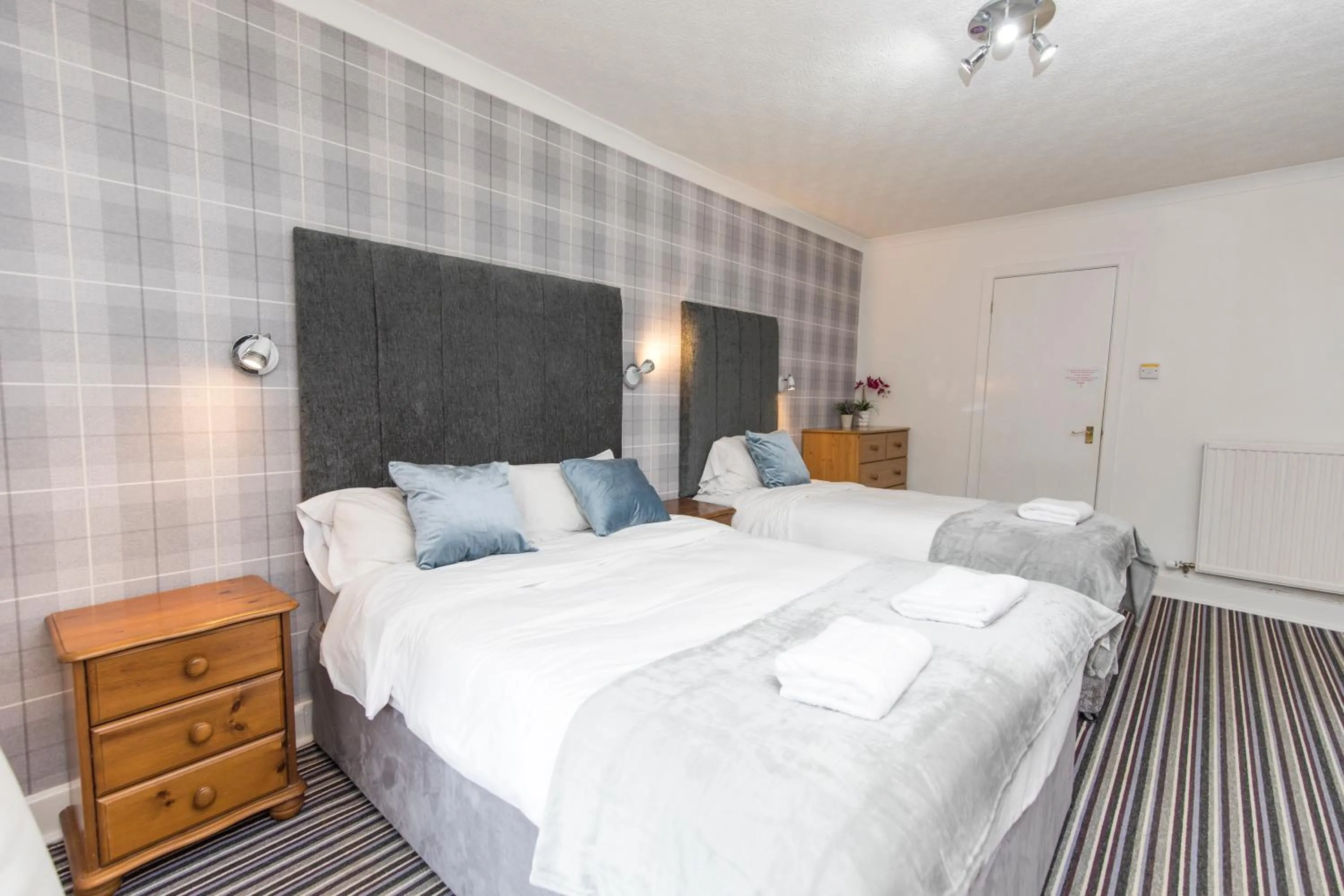 Bedroom, Bed in Edinburgh Rays Guest House