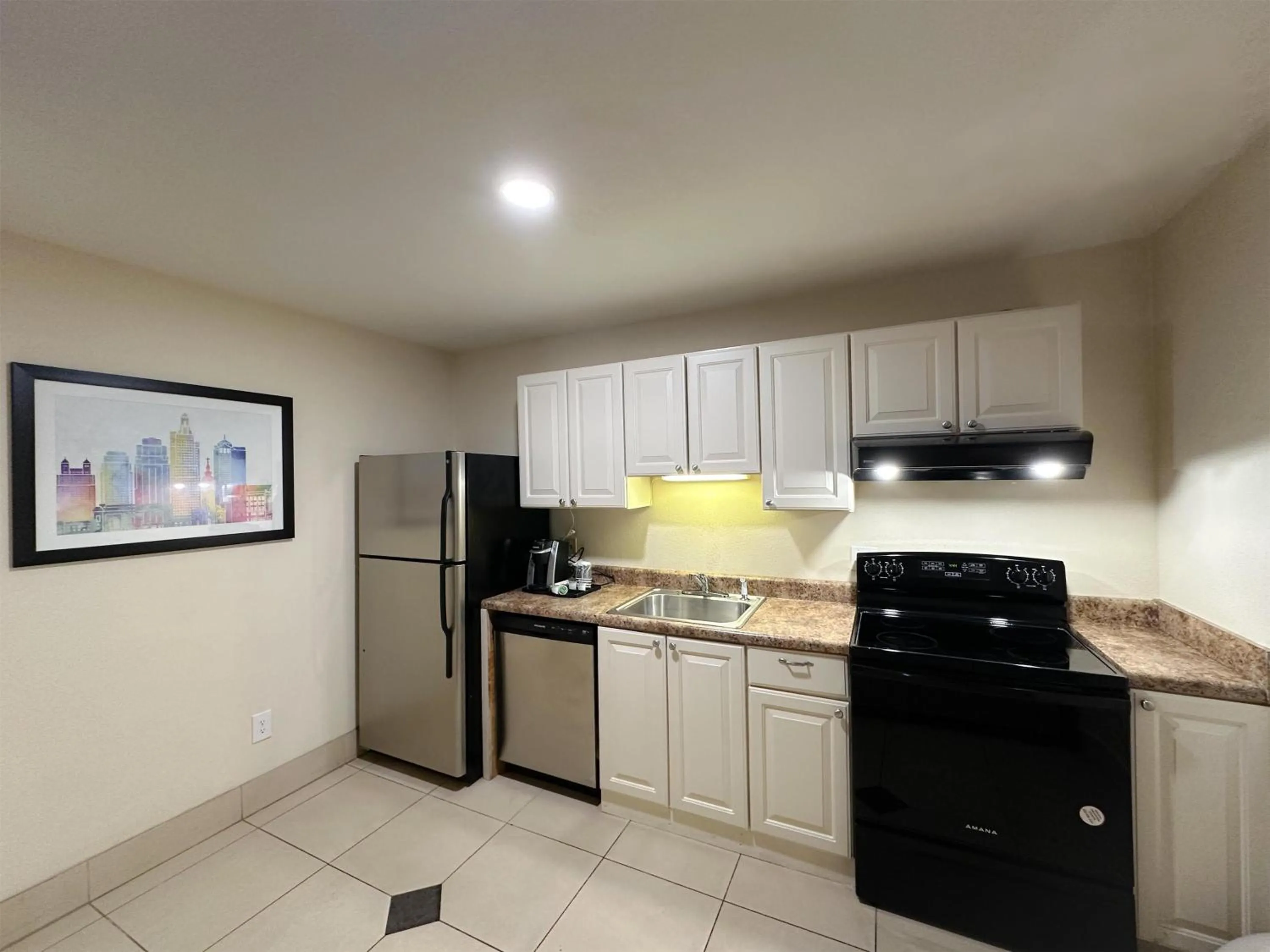 Photo of the whole room in Sonesta Essential Hotels Overland Park