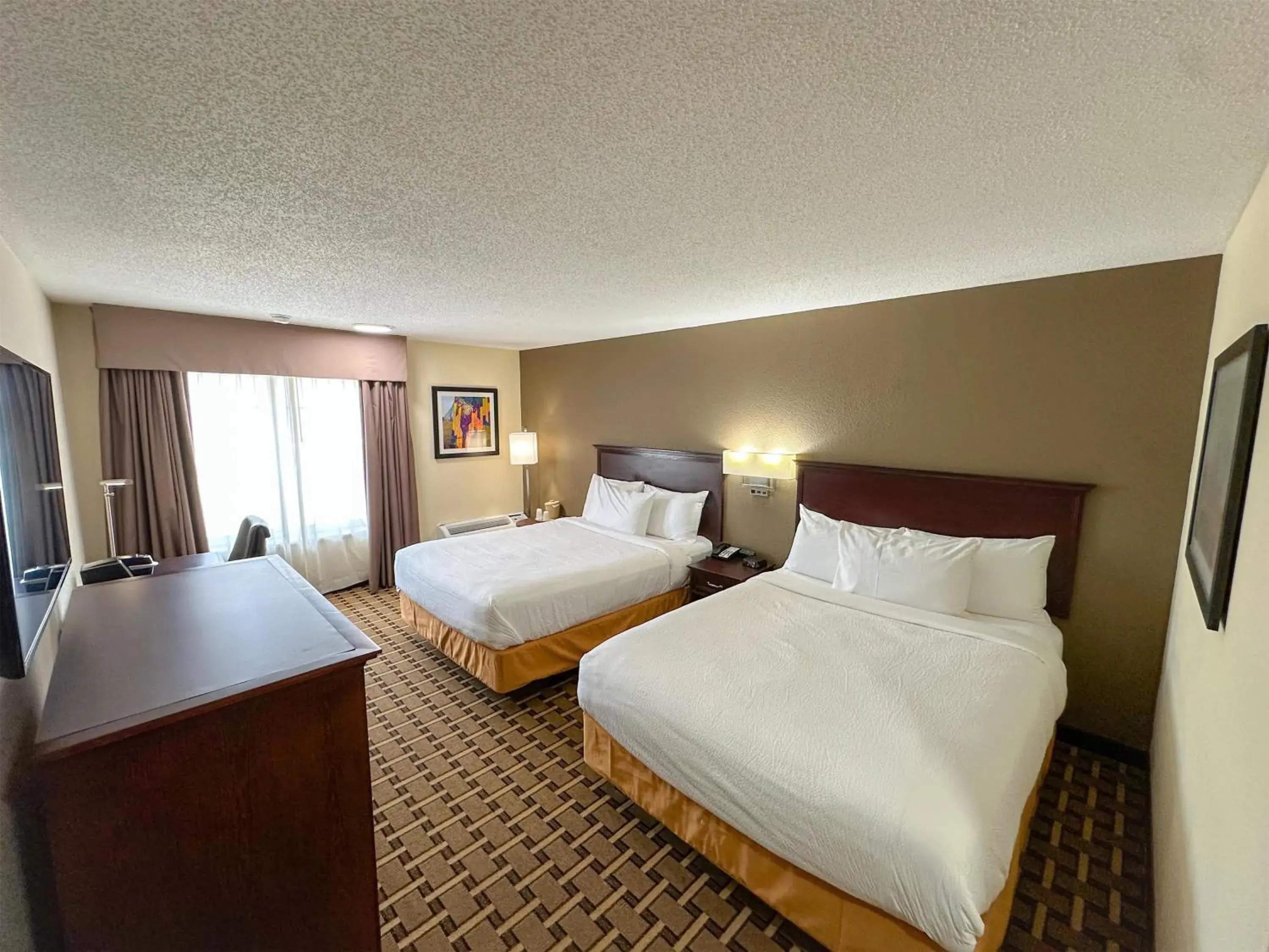 Standard Queen Room with Two Queen Beds in Sonesta Essential Hotels Overland Park Standard Queen Room with Two Queen Beds in Sonesta Essential Hotels Overland Park