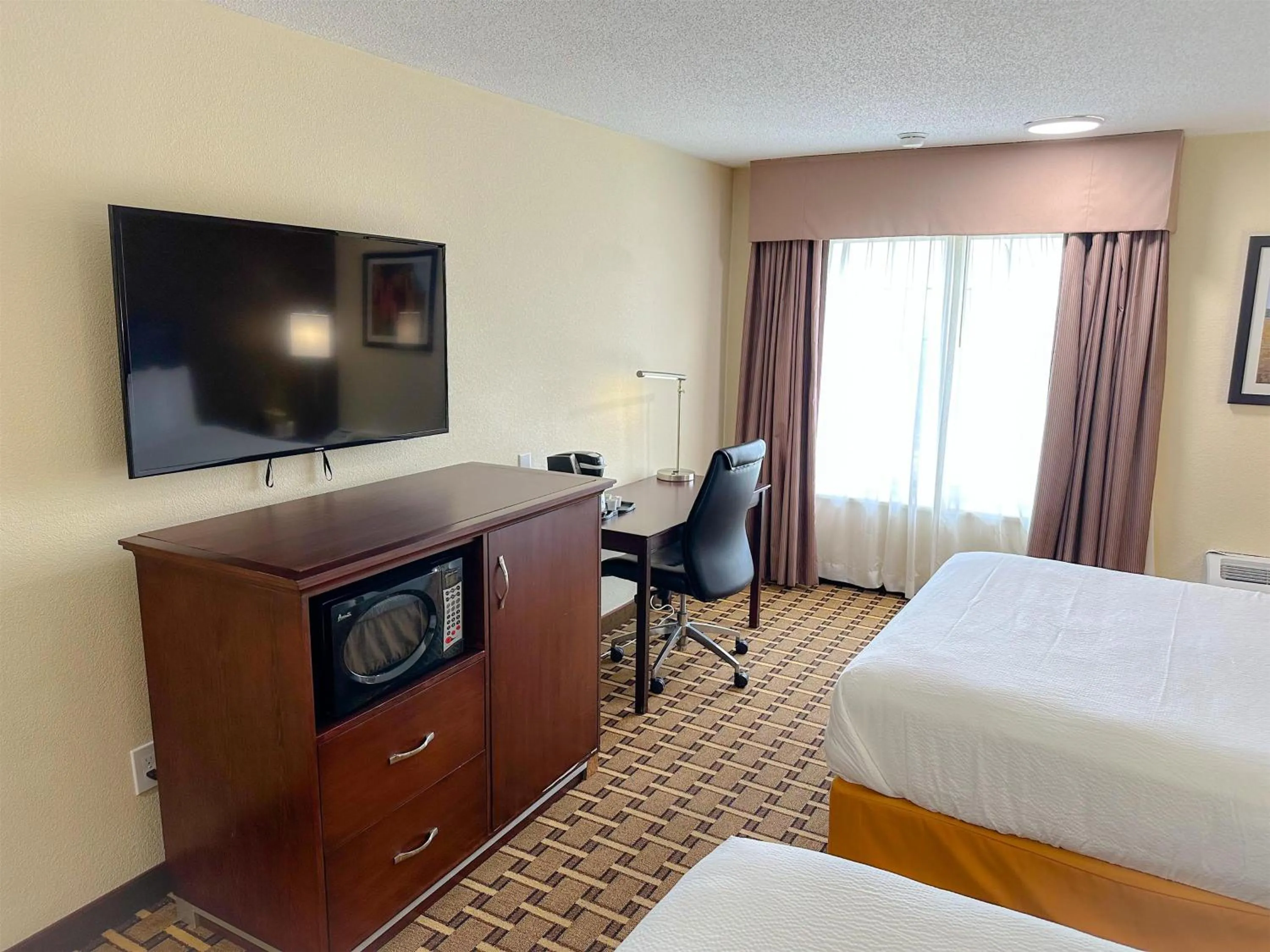 Other, Bed in Sonesta Essential Hotels Overland Park