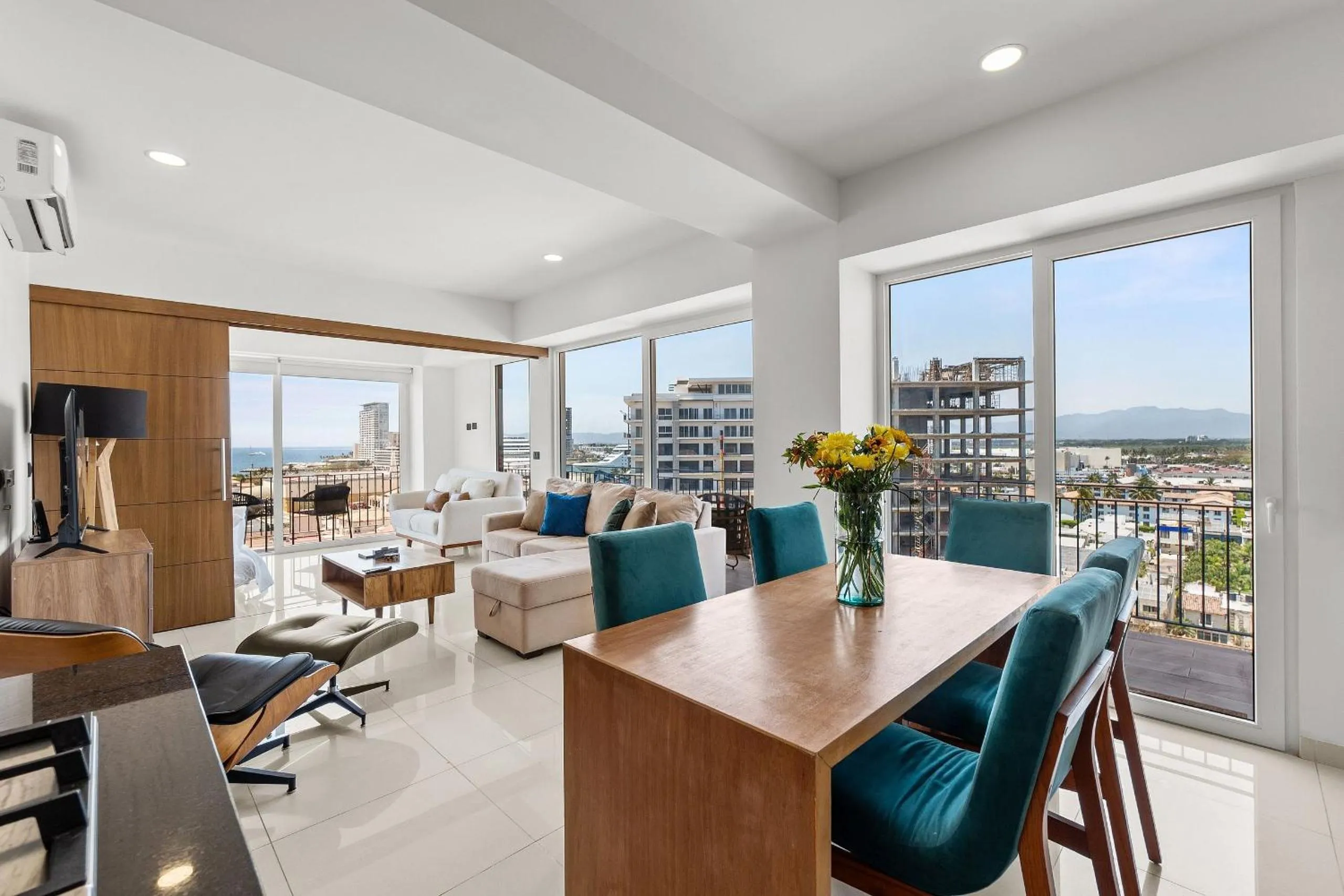 Dining area in Monyxbnb at Zoho Skies