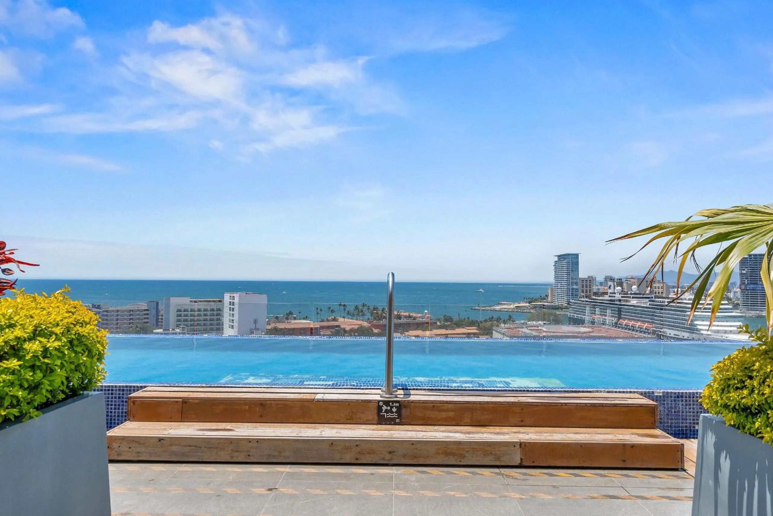 Swimming pool in Monyxbnb at Zoho Skies