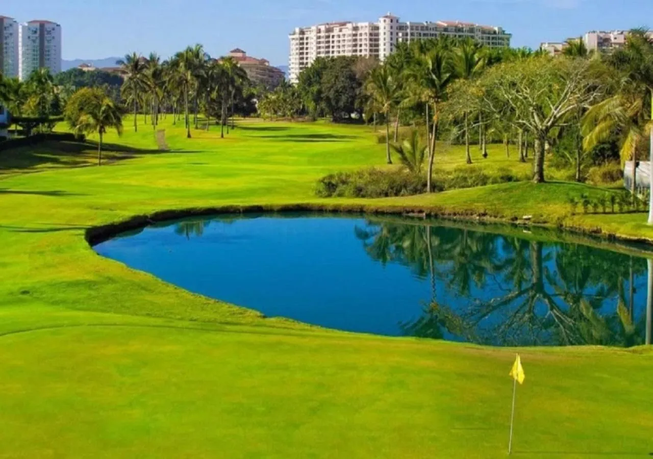 Golfcourse in Monyxbnb at Zoho Skies
